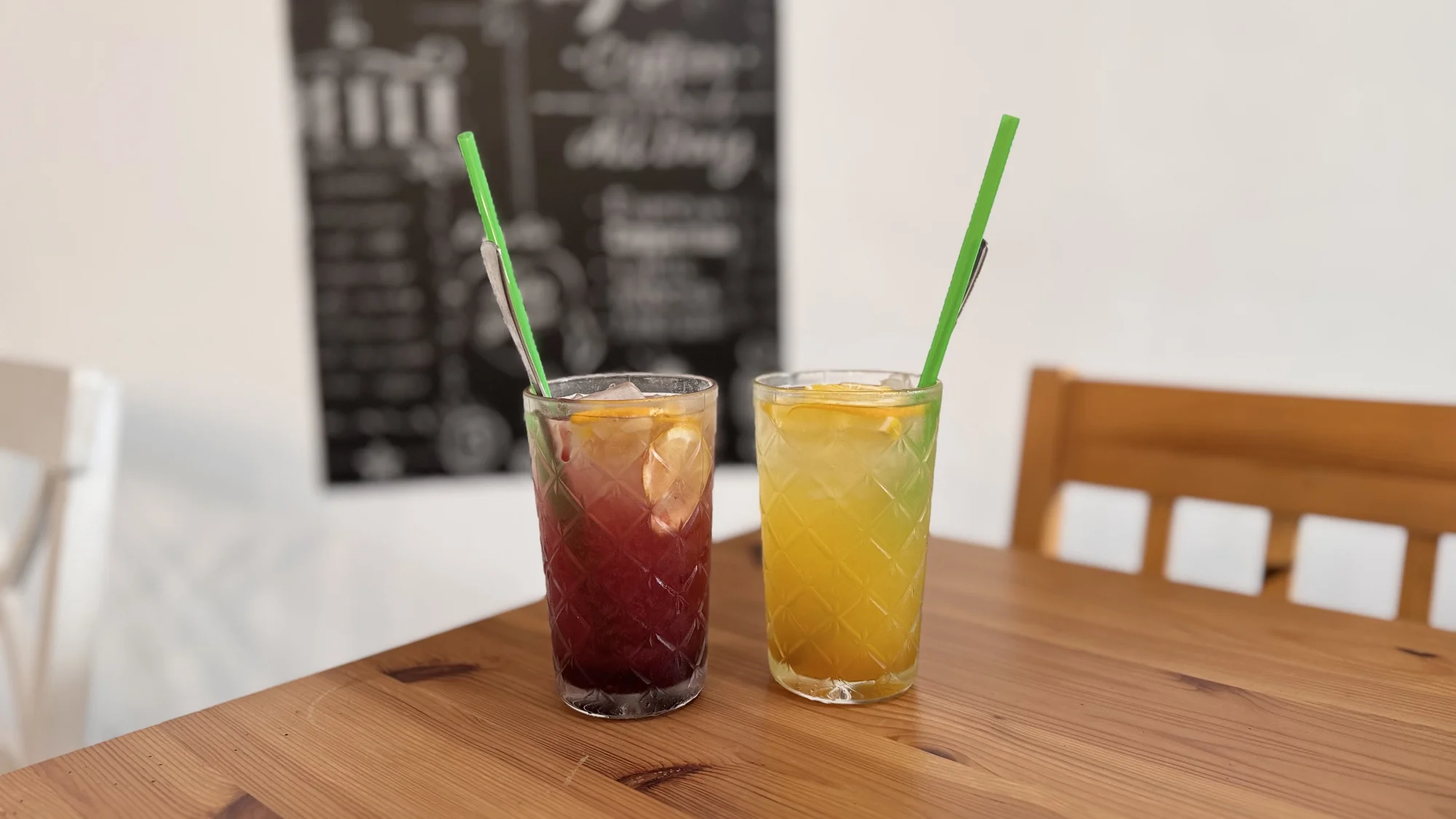 Limonáda podle výběru z 5 druhů v příjemné kavárně pro 1 či 2 osoby