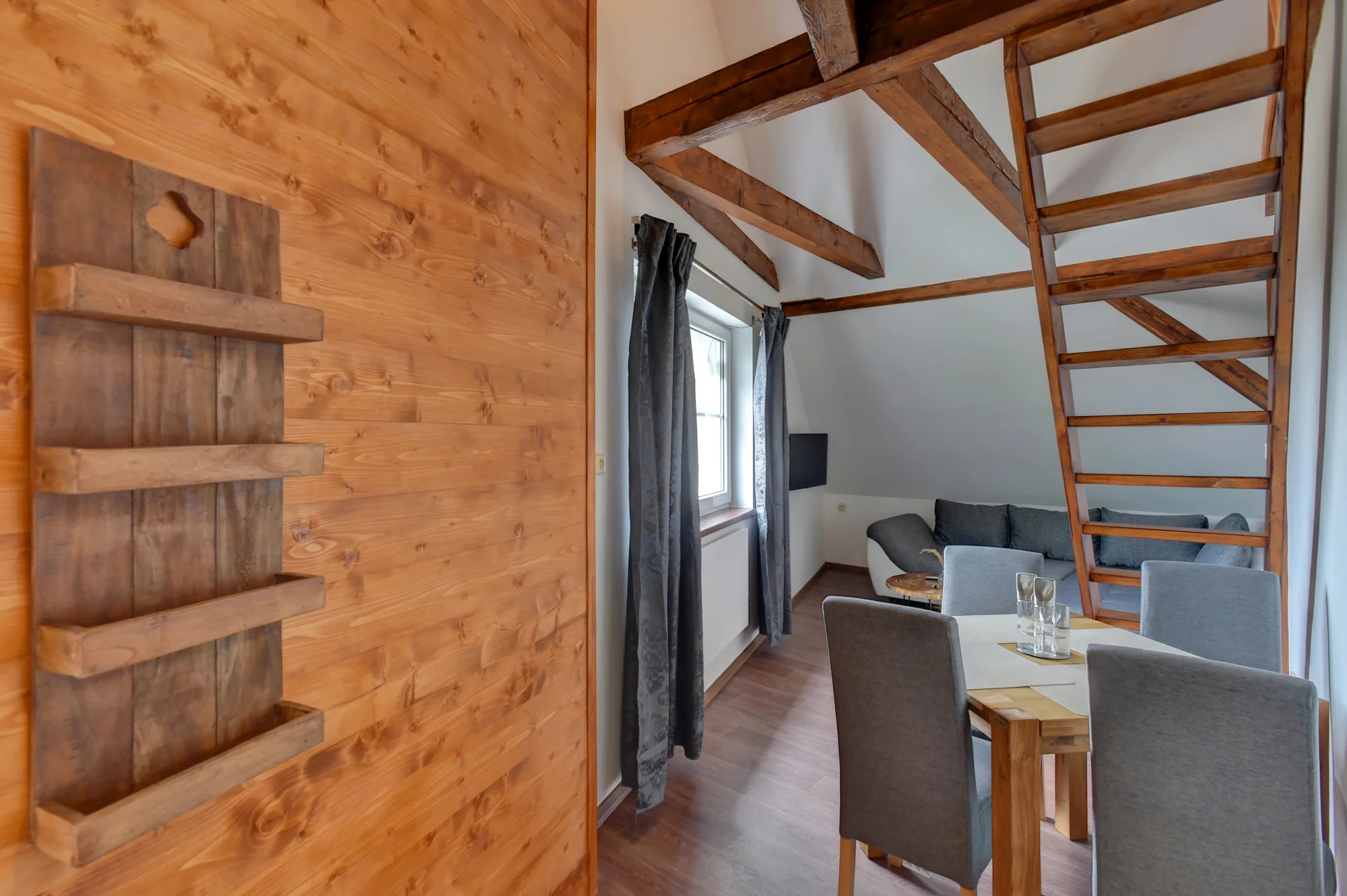 Krušné hory i s jídlem: vybavený apartmán nebo chalupa až pro 14 osob