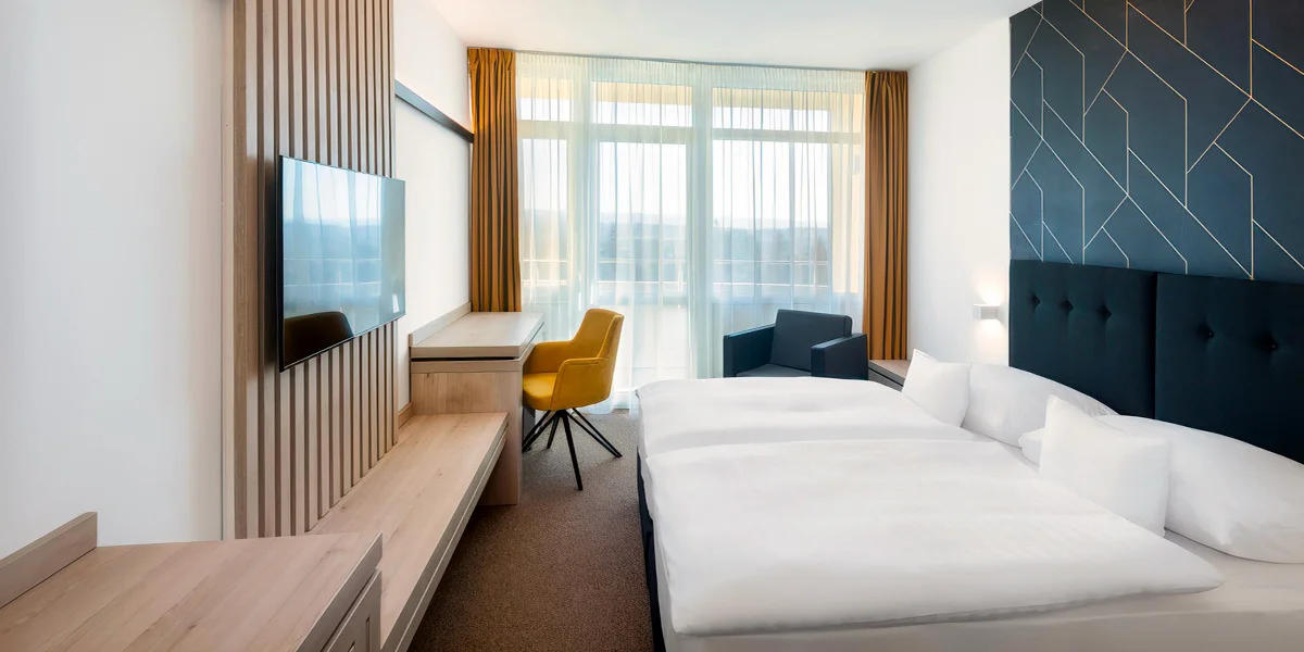 Autobusový zájezd do lázní Hévíz: 4* hotel s all inclusive a wellness, koupání v léčivém jezeře, výlety k Balatonu