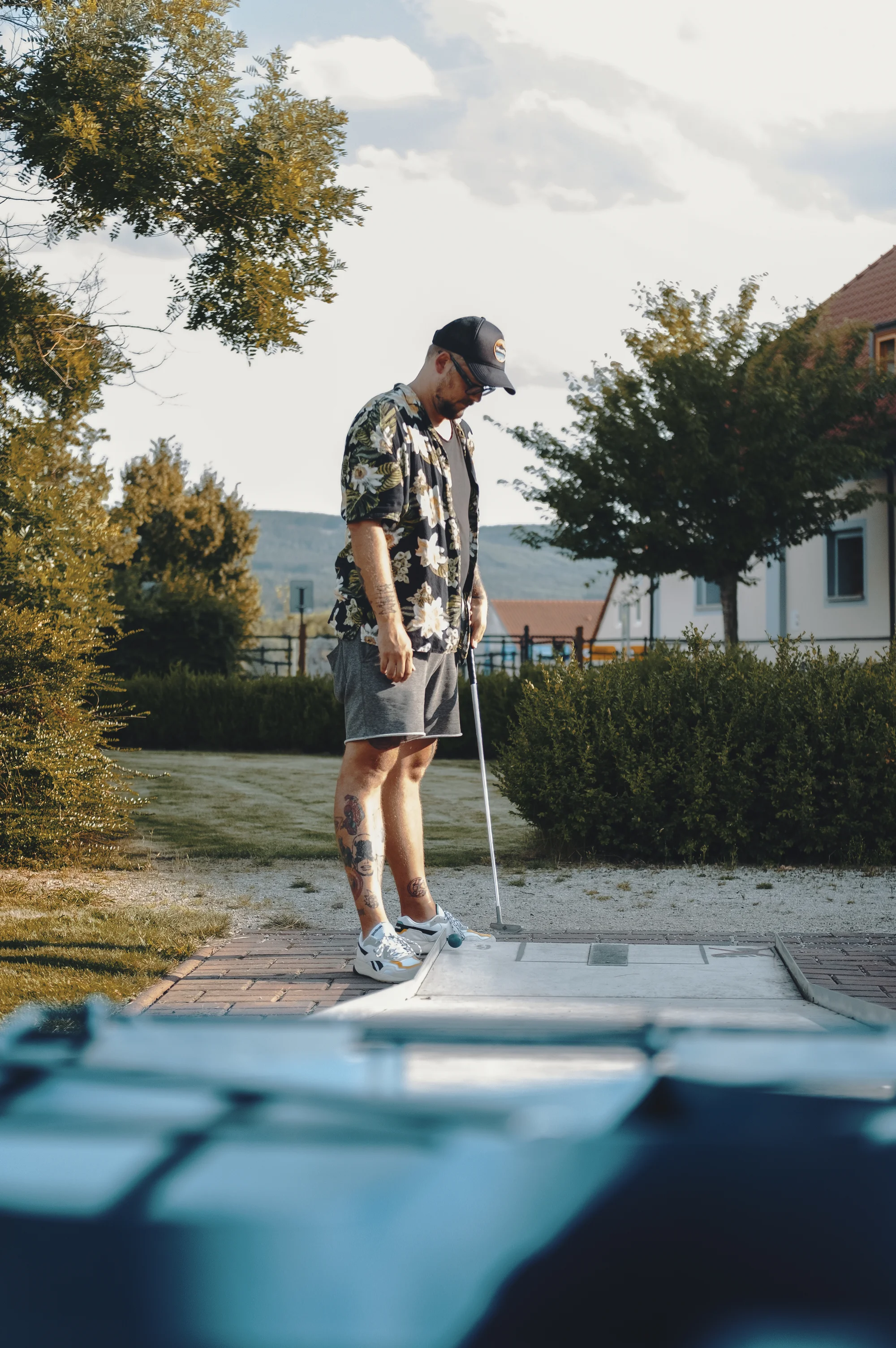 Minigolf v krásném parku a pivo nebo limonáda pro dva či celou rodinu