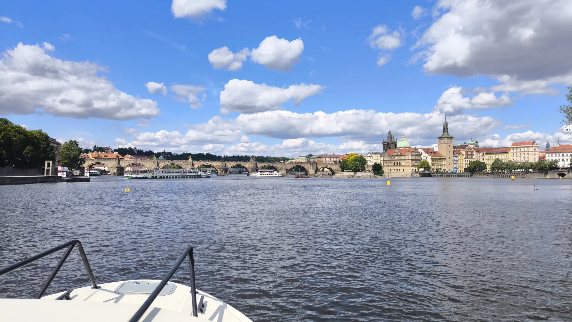 Prahou po Vltavě: privátní plavba po Vltavě až pro 5 osob na 60-120 minut