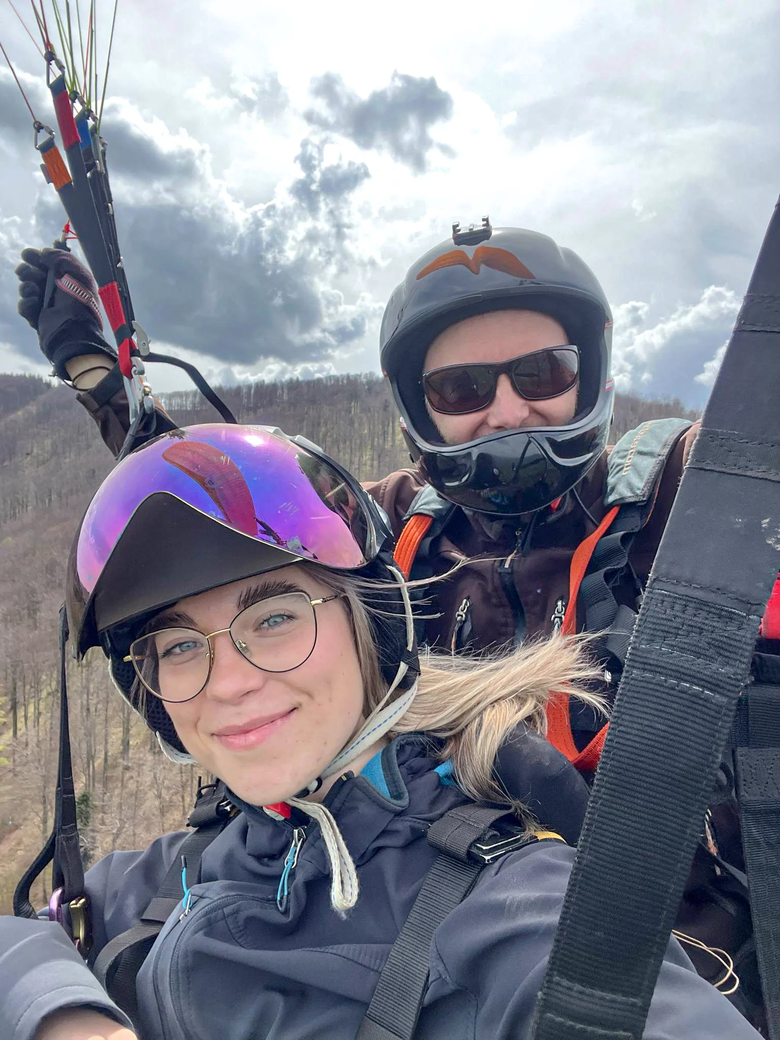 Paraglidingové lety na Javorovém vrchu: vyhlídkový, termický či akrobatický