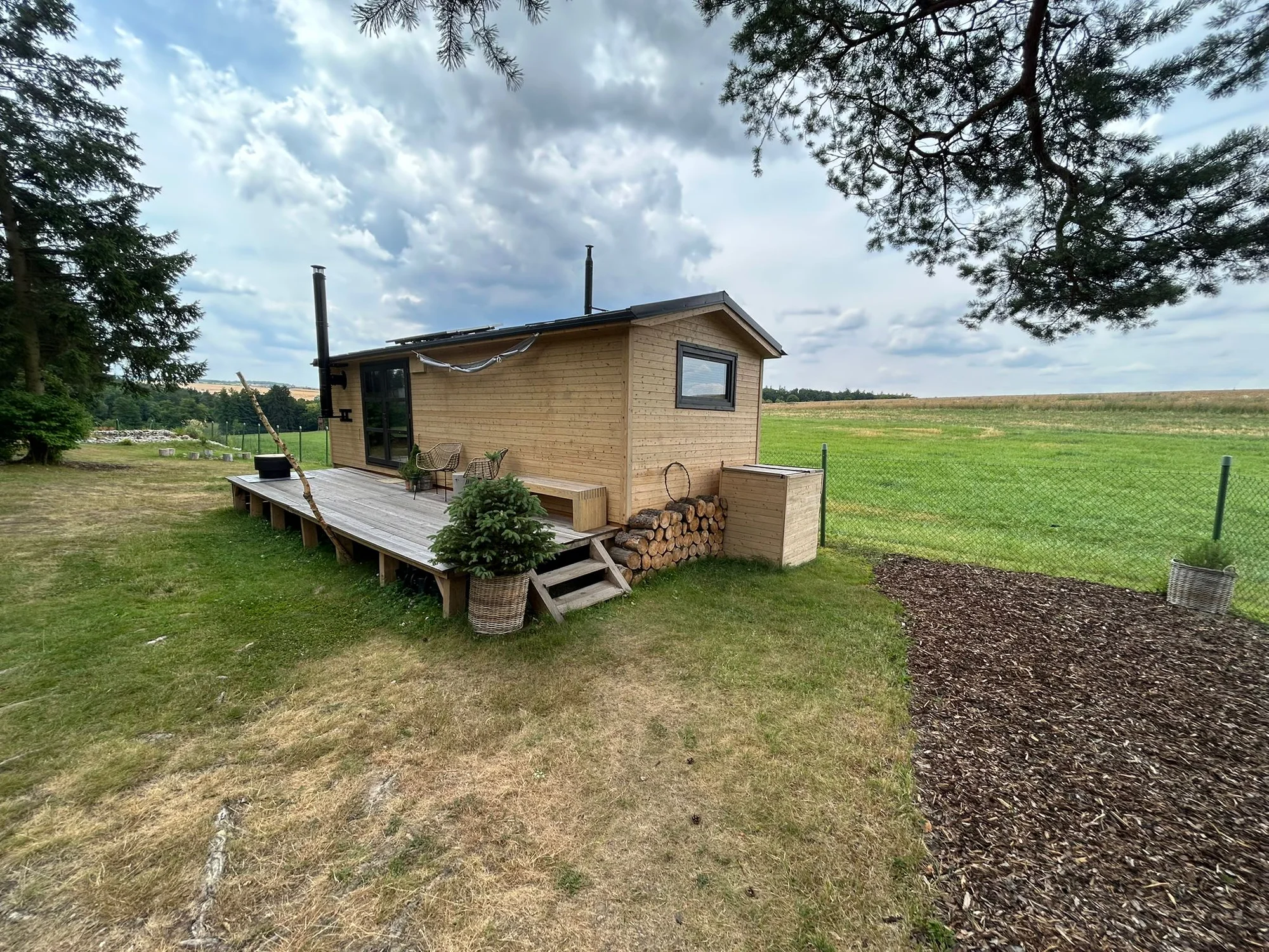 Moderní tiny house na Křivoklátsku, 11 km od Lán: bez stravy či se snídaní