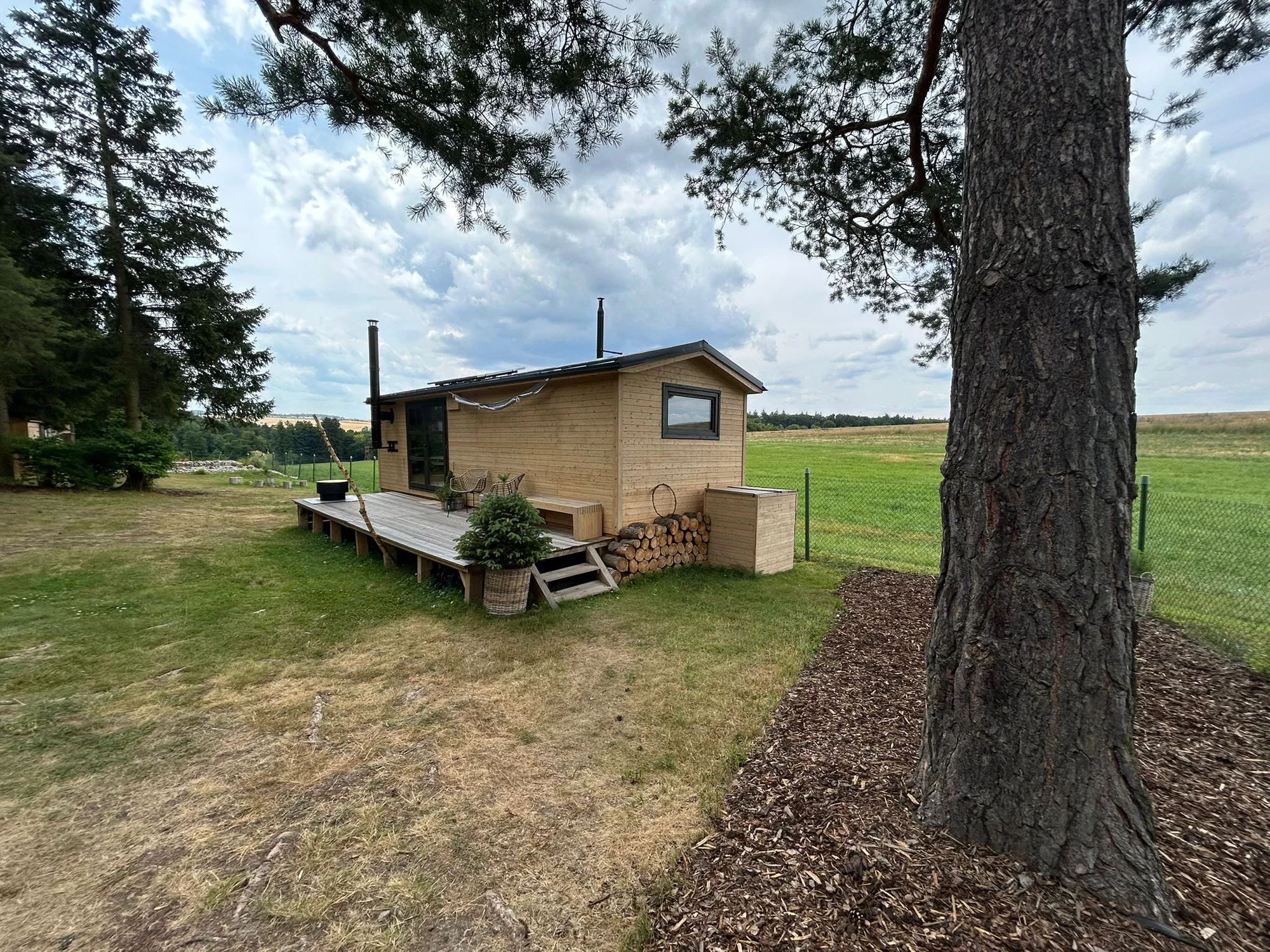 Moderní tiny house na Křivoklátsku, 11 km od Lán: bez stravy či se snídaní
