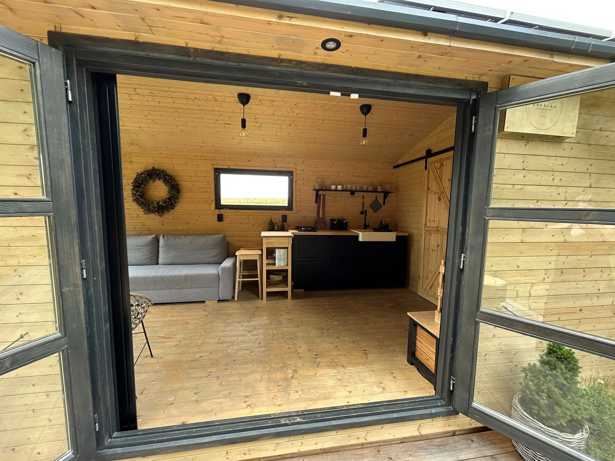 Moderní tiny house na Křivoklátsku, 11 km od Lán: bez stravy či se snídaní