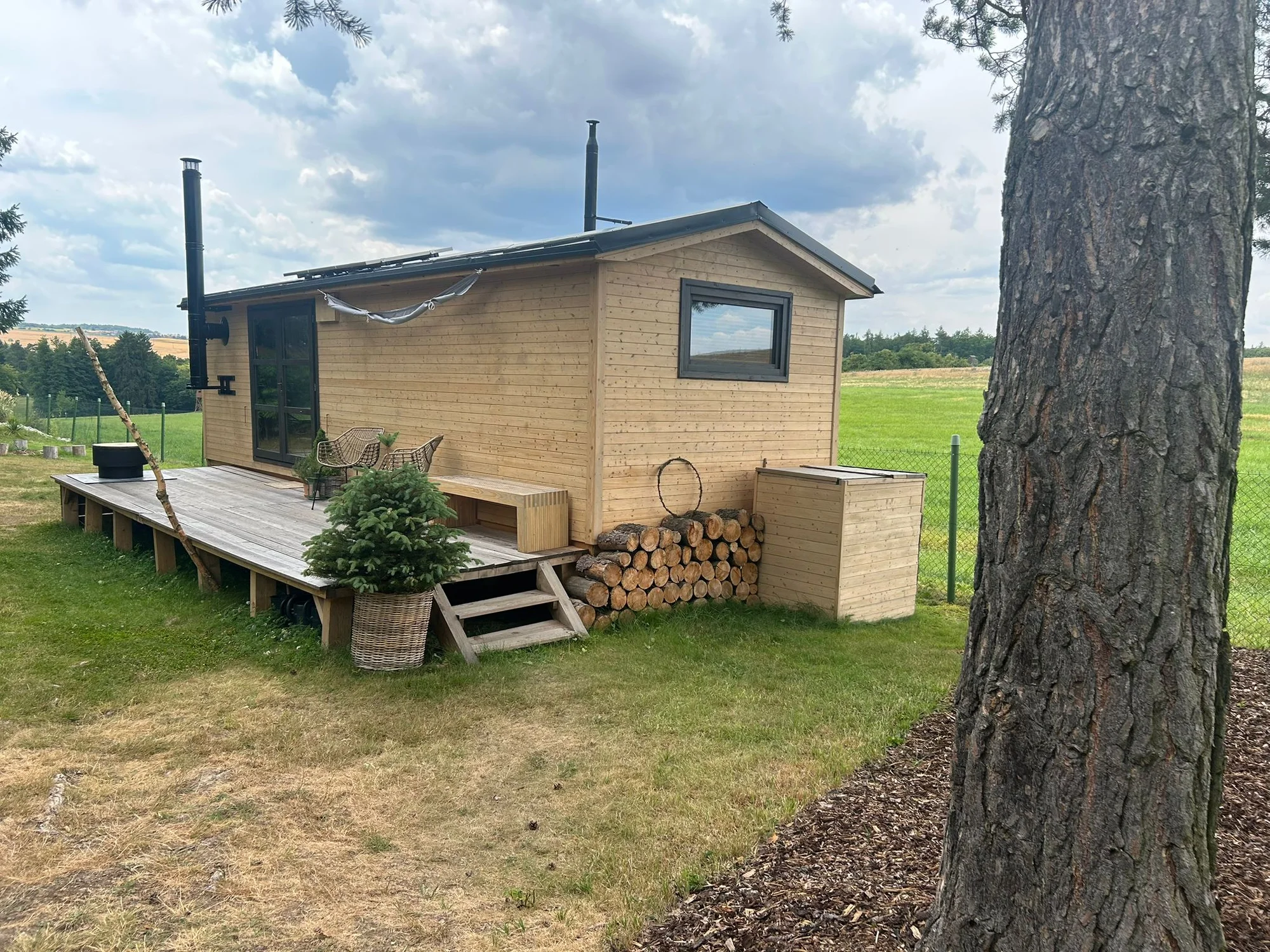 Moderní tiny house na Křivoklátsku, 11 km od Lán: bez stravy či se snídaní