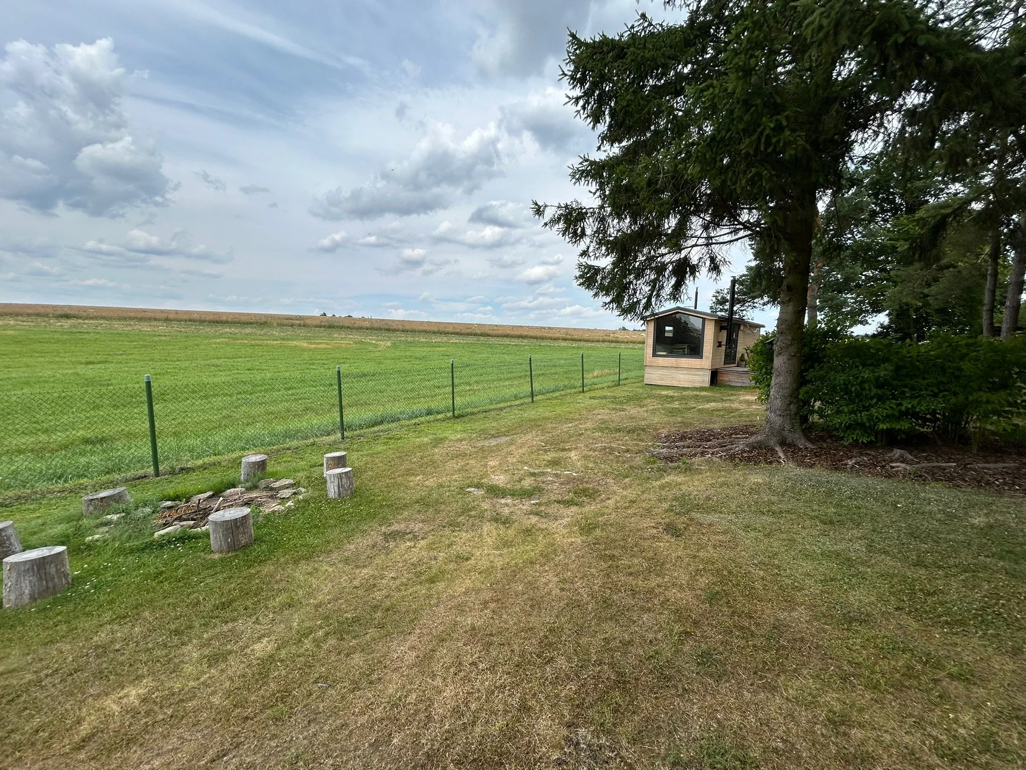 Moderní tiny house na Křivoklátsku, 11 km od Lán: bez stravy či se snídaní