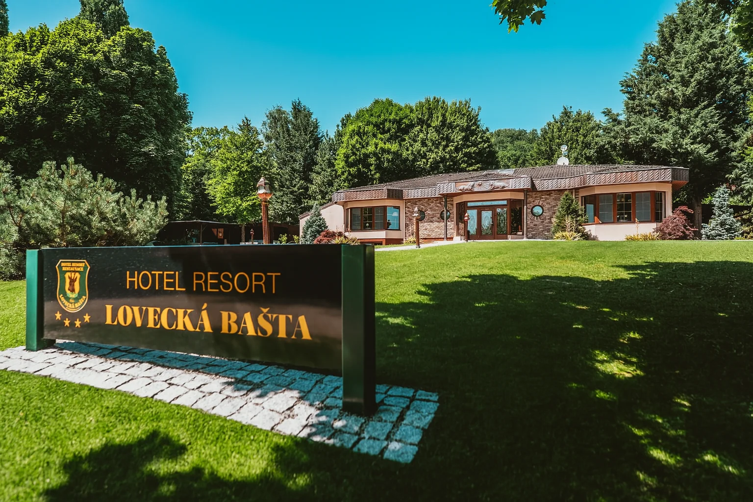 Pobyt v nejlépe hodnoceném hotelu na Strakonicku: snídaně či polopenze, bazén, biotop i wellness