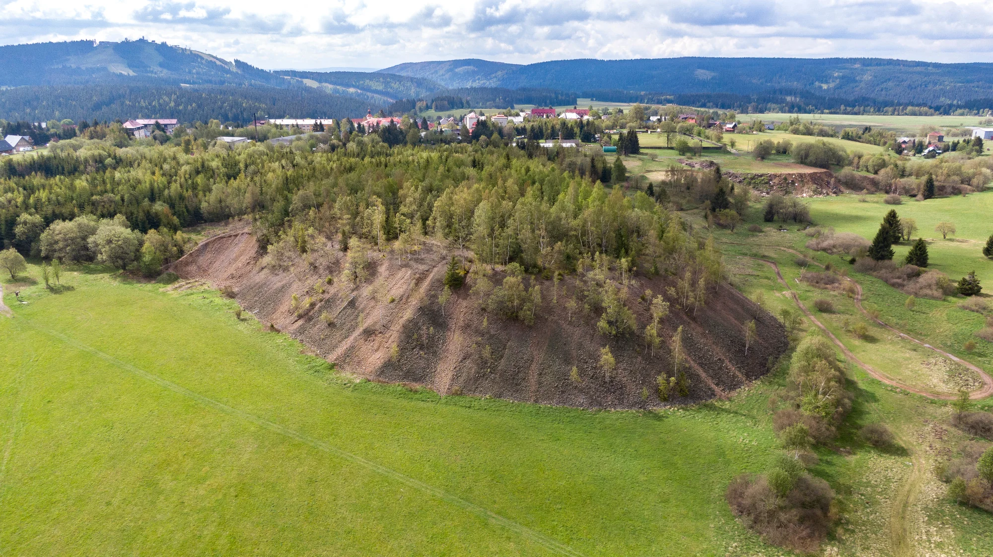 Krušné hory i s jídlem: vybavený apartmán nebo chalupa až pro 14 osob