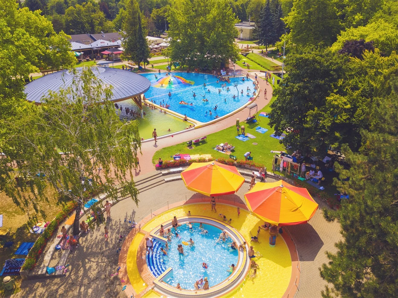 Pohodová dovolená v Maďarsku: apartmány se stravou i bez, vstupy do lázní Bükfürdő