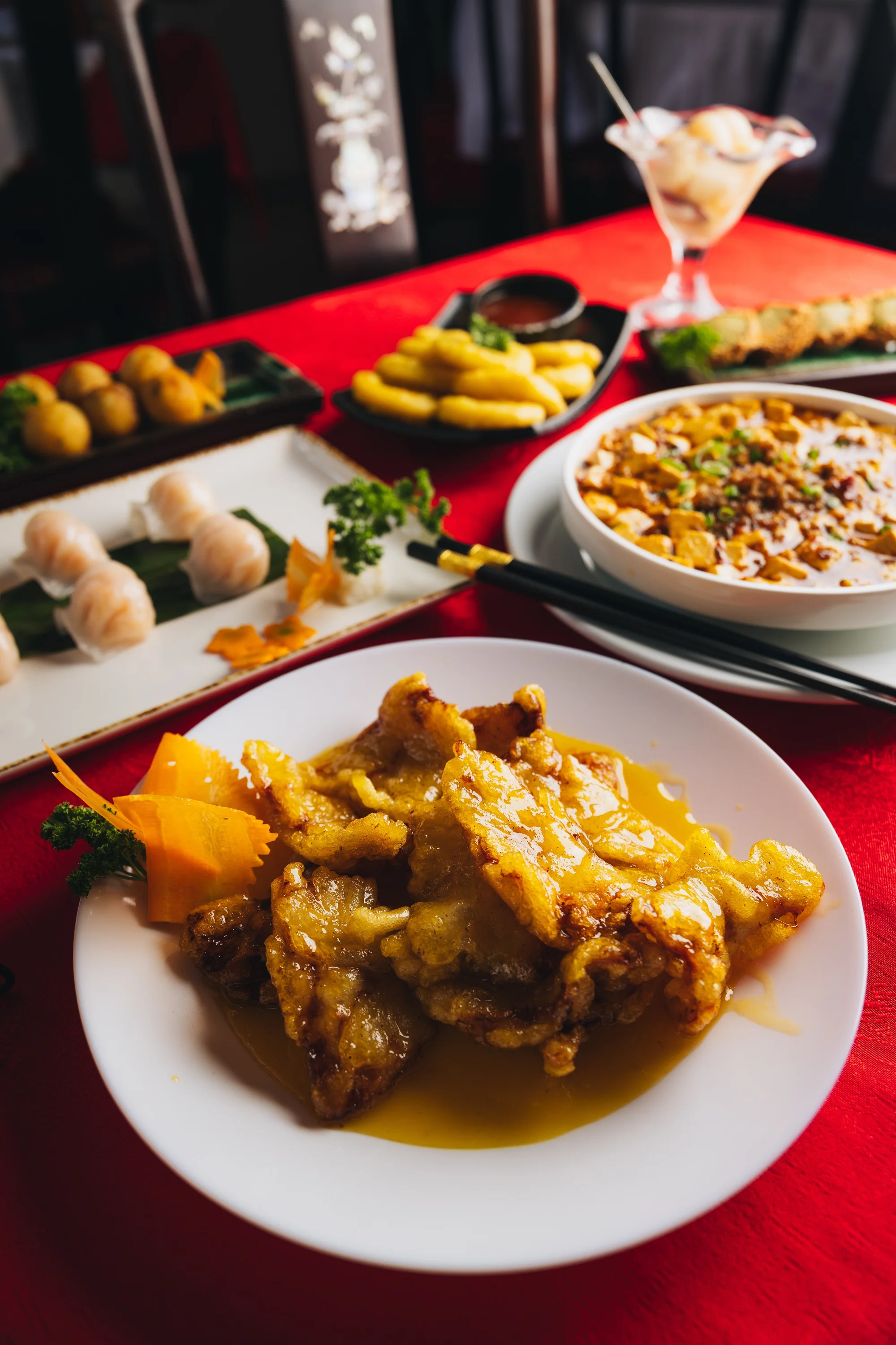 Degustační menu v čínské restauraci pro 2–6 osob: polévka, salát, několik hlavních chodů i dezerty