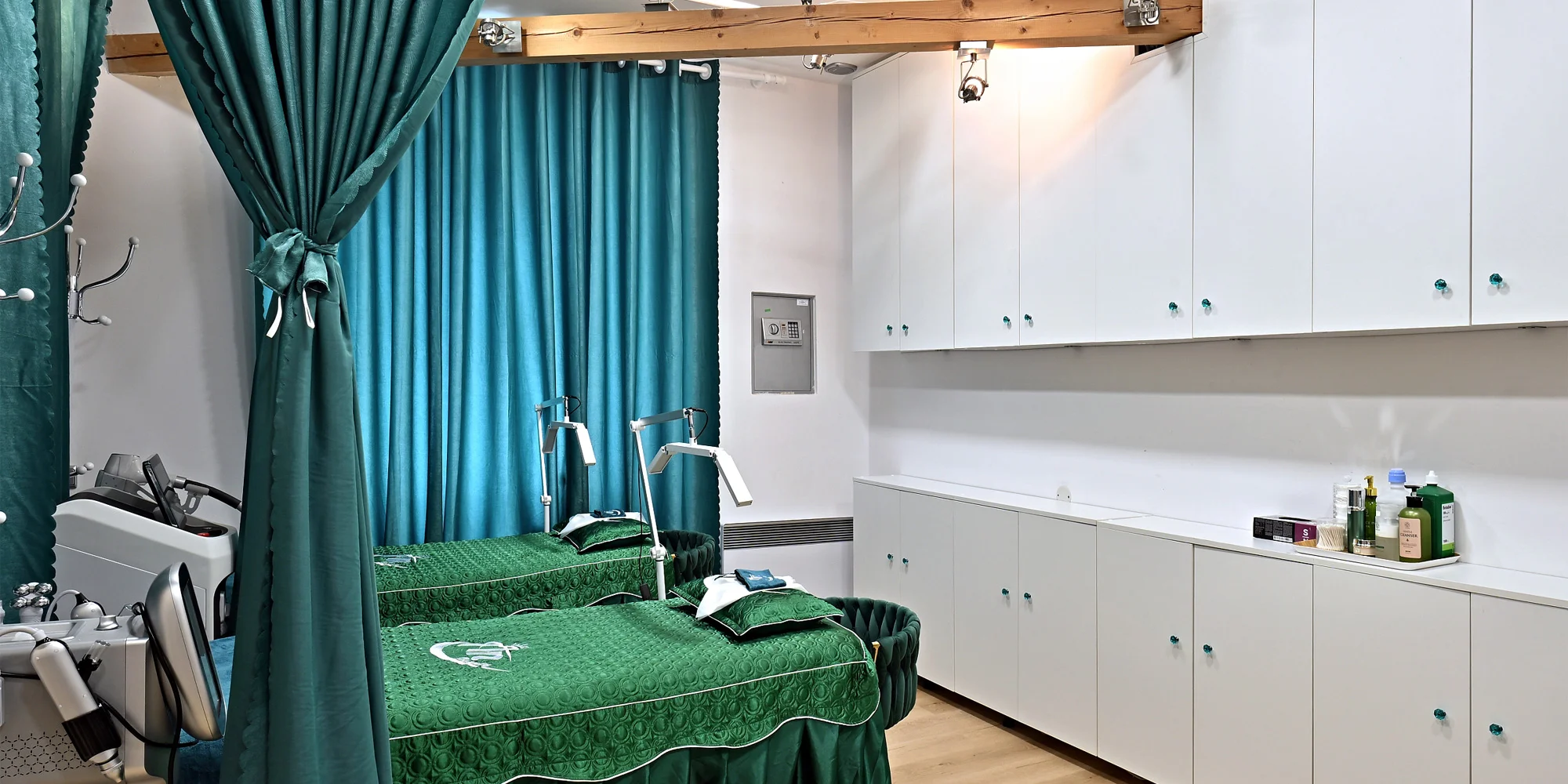 Postava snů bez námahy: 1 až 5 ošetření přístrojem EMSlim Body pro redukci celulitidy i tuků