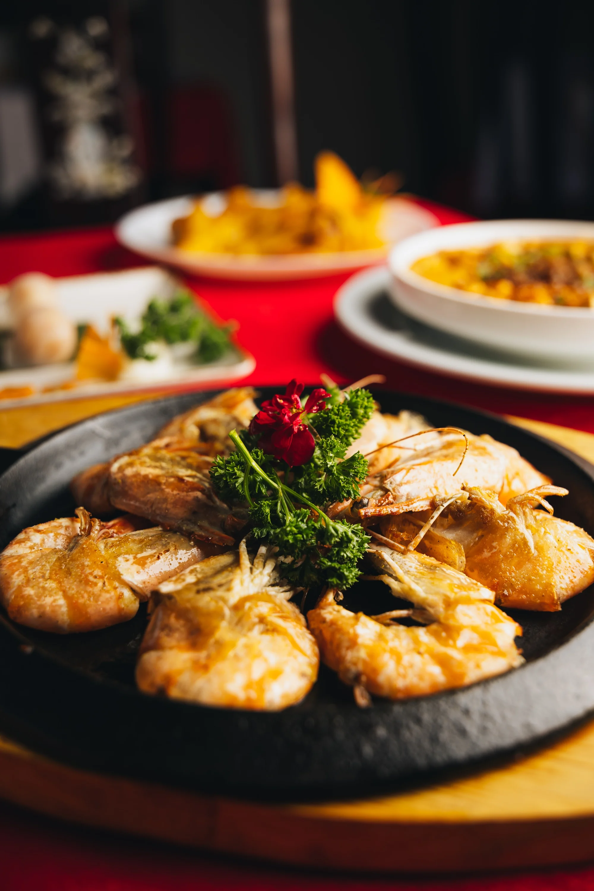 Degustační menu v čínské restauraci pro 2–6 osob: polévka, salát, několik hlavních chodů i dezerty