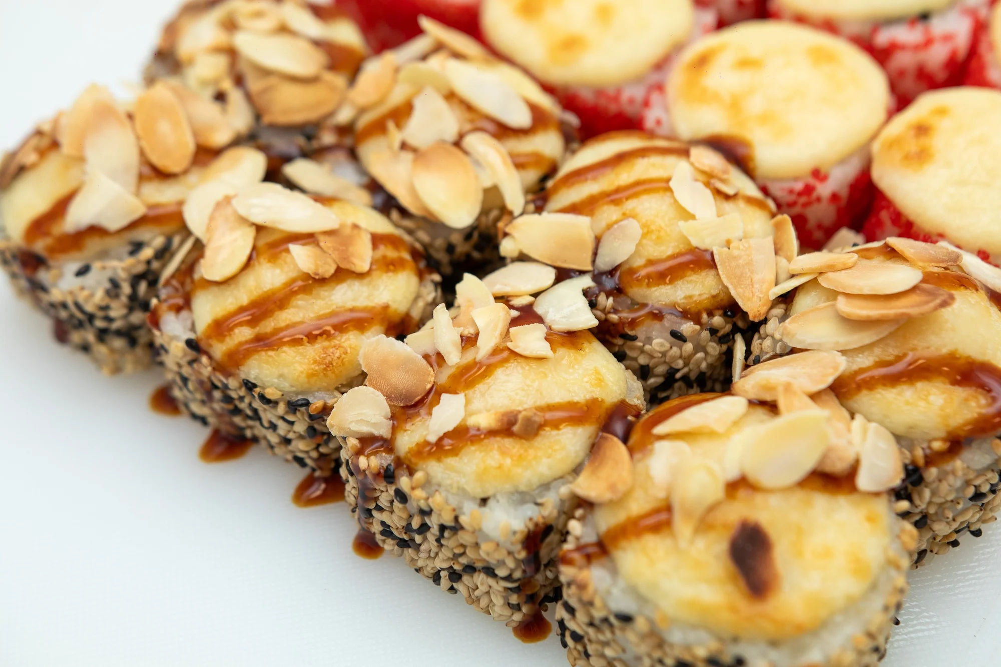 Sushi sety s až 40 kousky na odnos s sebou: s rybami, zapečené i se sýrem Philadelphia
