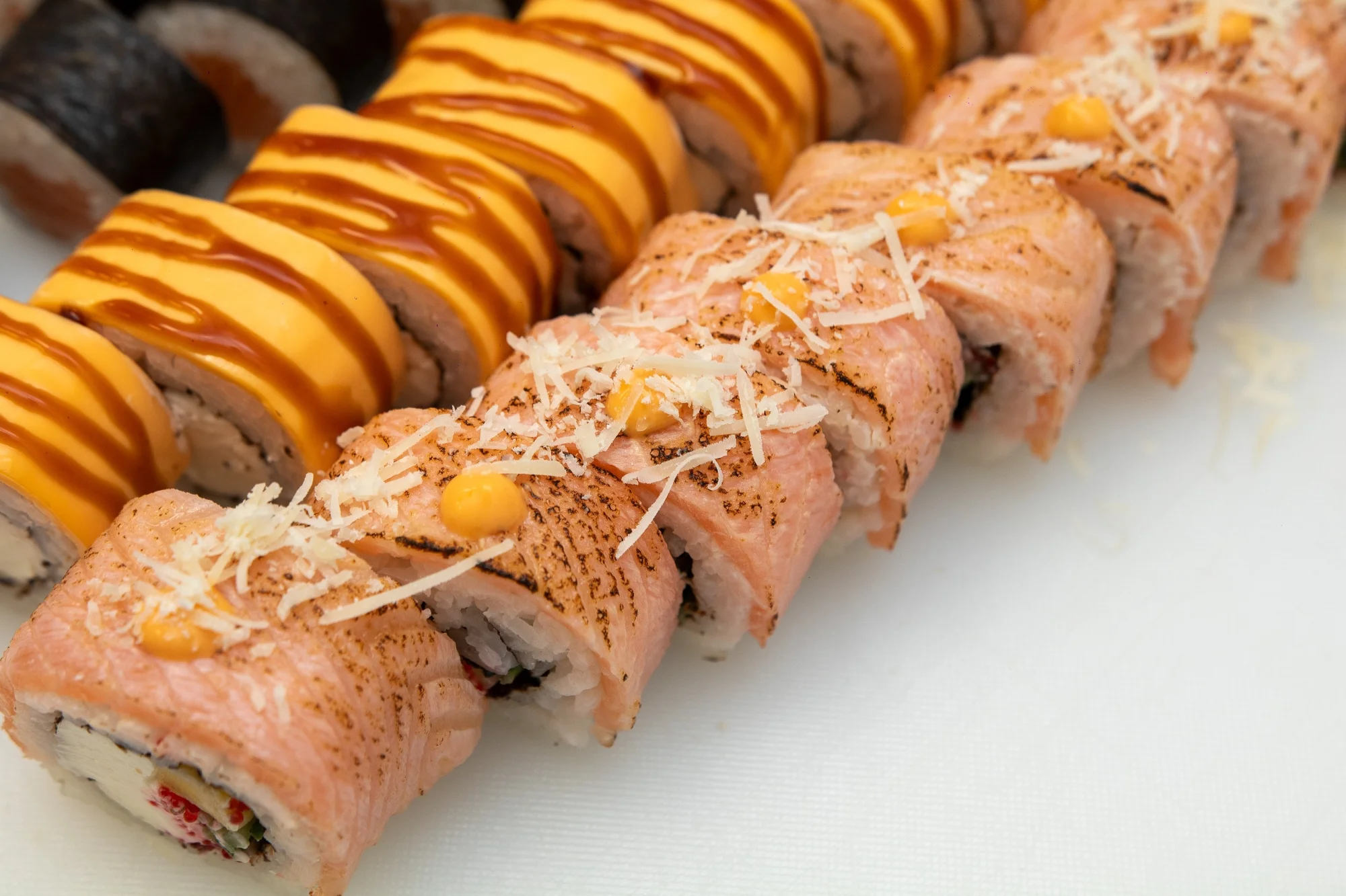 Sushi sety s až 40 kousky na odnos s sebou: s rybami, zapečené i se sýrem Philadelphia