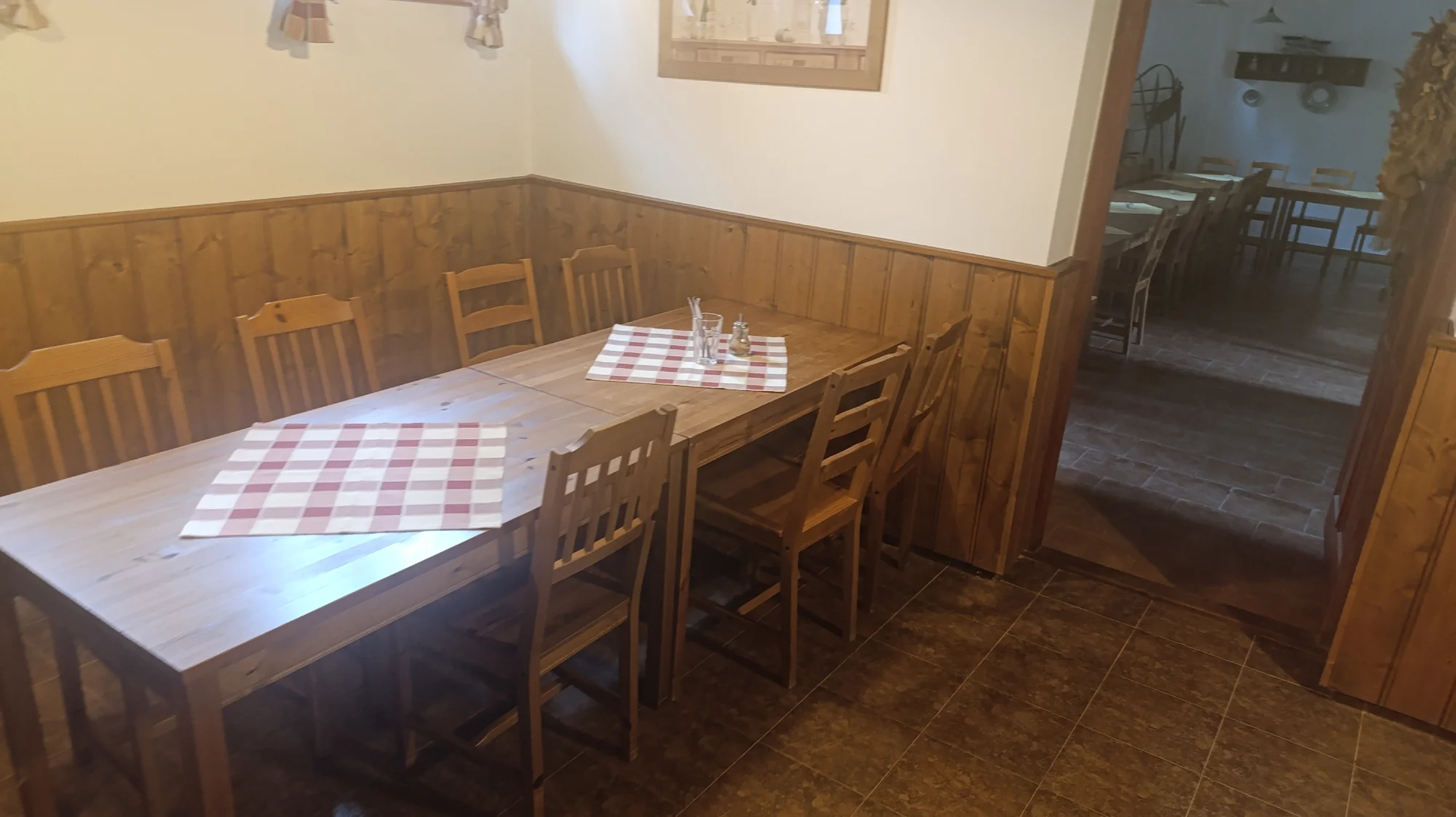 Tříchodové menu s gulášem nebo domácím chlebem s pečeným masem pro dva