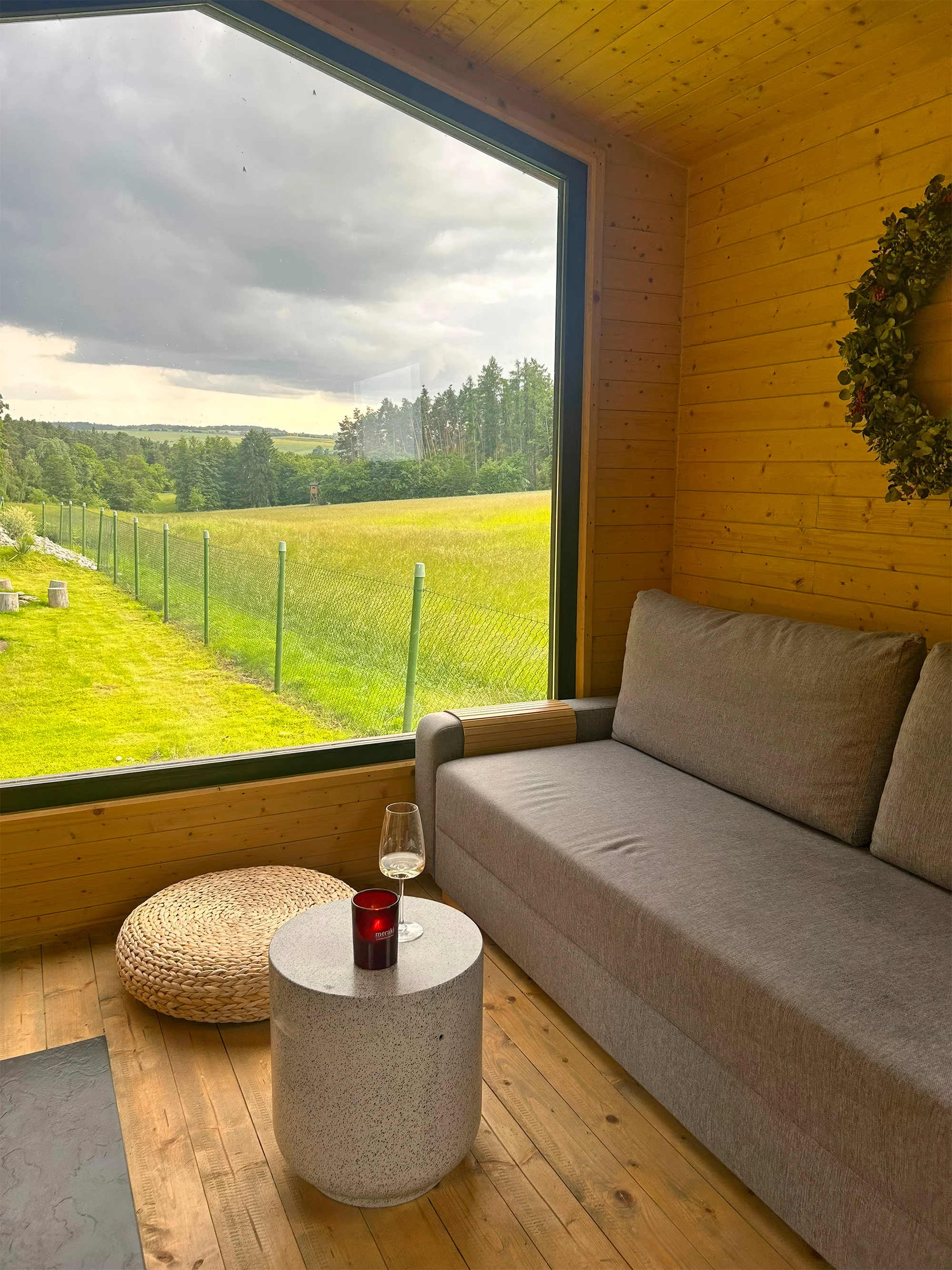 Moderní tiny house na Křivoklátsku, 11 km od Lán: bez stravy či se snídaní