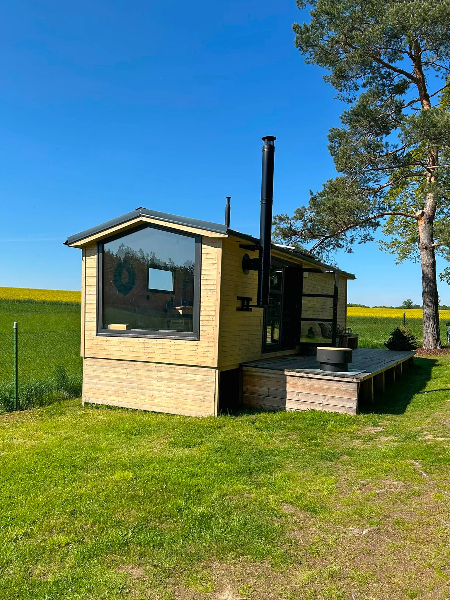 Moderní tiny house na Křivoklátsku, 11 km od Lán: bez stravy či se snídaní