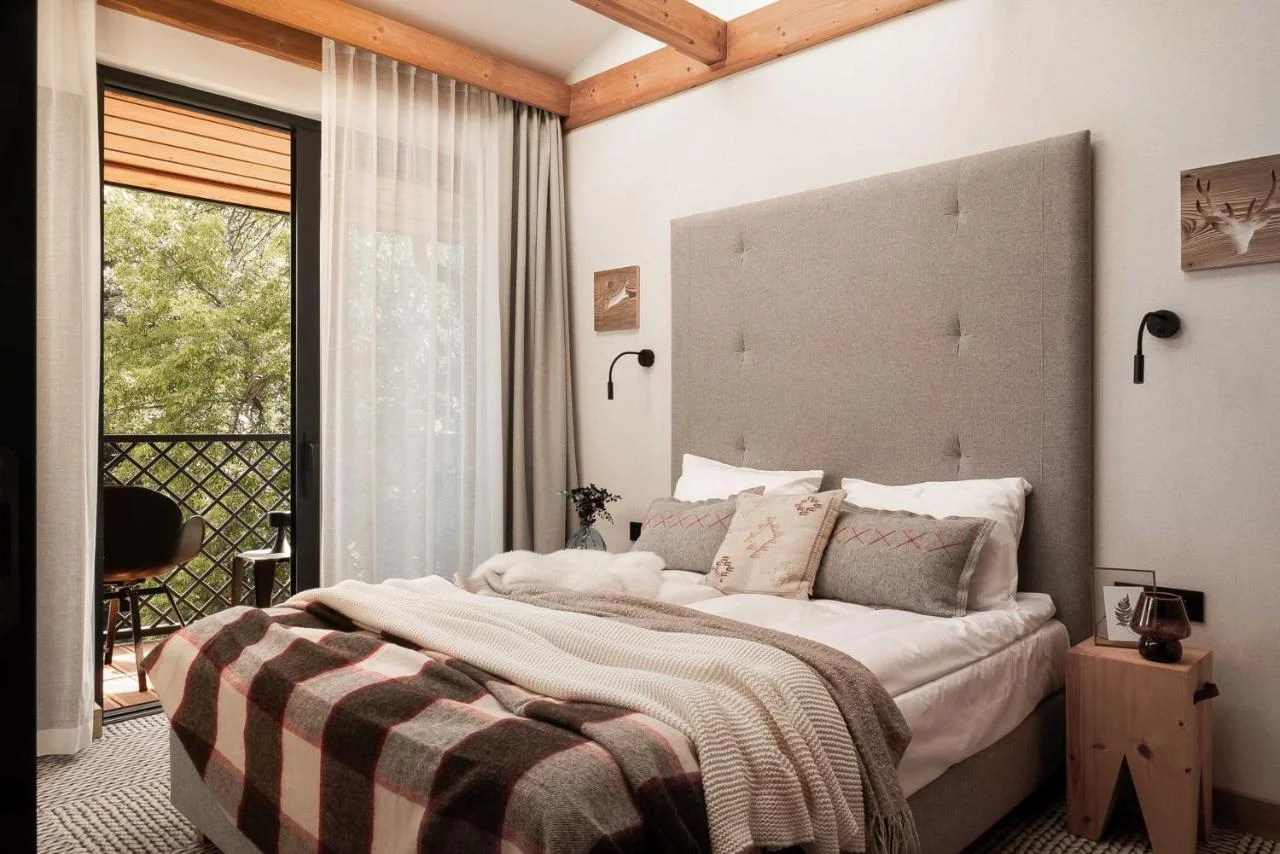 Centrum Zakopaného: luxusní apartmány v goralském stylu se snídaní a wellness