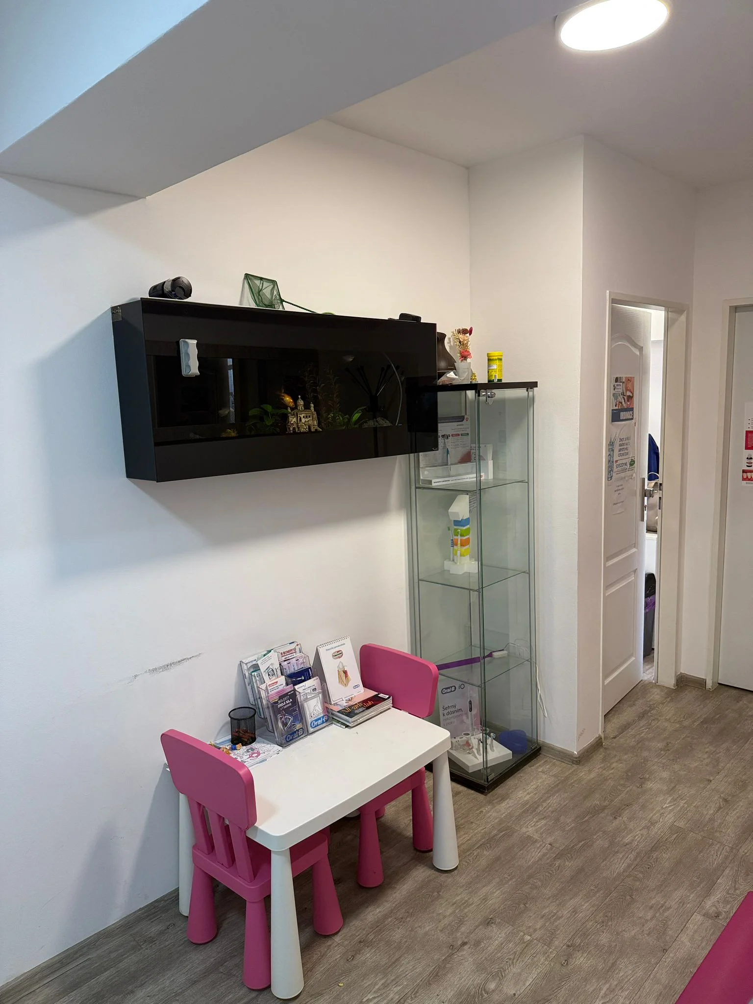 Zářivé a zdravé zuby: dentální hygiena včetně airflow pro dospělé i děti