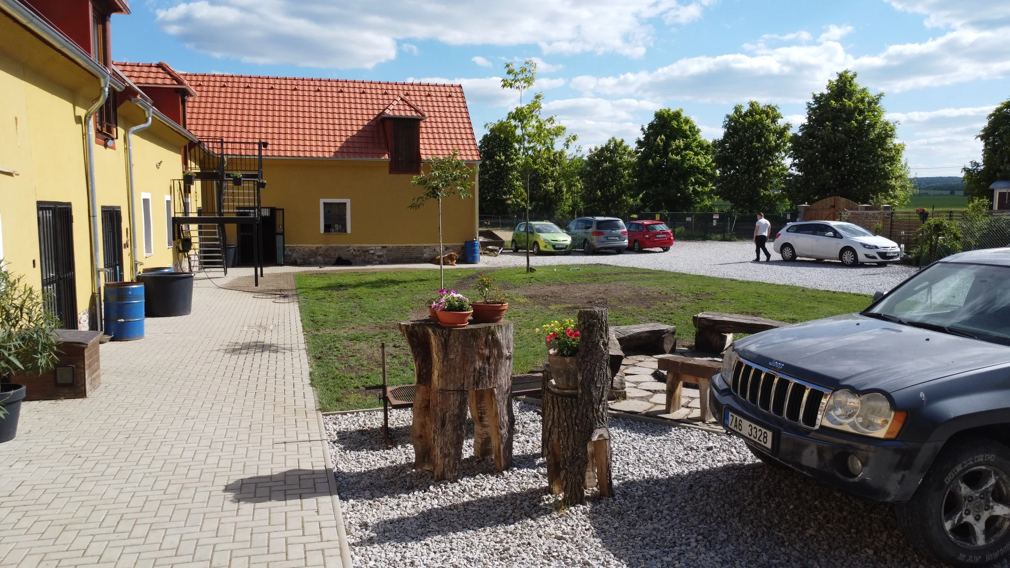 Pobyt na statku pod Brdy: vybavené apartmány až pro 5 osob i vyjížďka na koních