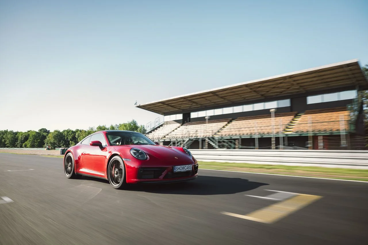 1–4 kola na polygonu Brno v nadupaném supersportu Ferrari, Lamborghini či Porsche i jízda vlastním vozem