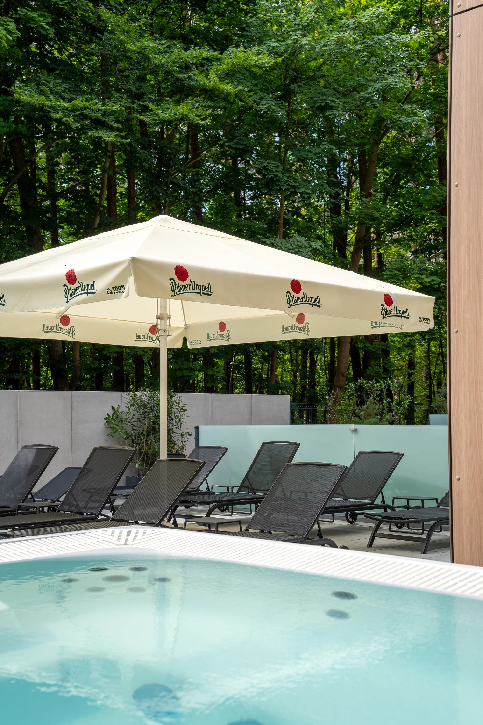 Nové apartmány u Baltu 15 min. od pláže: snídaně, bazény, vířivky a sauna