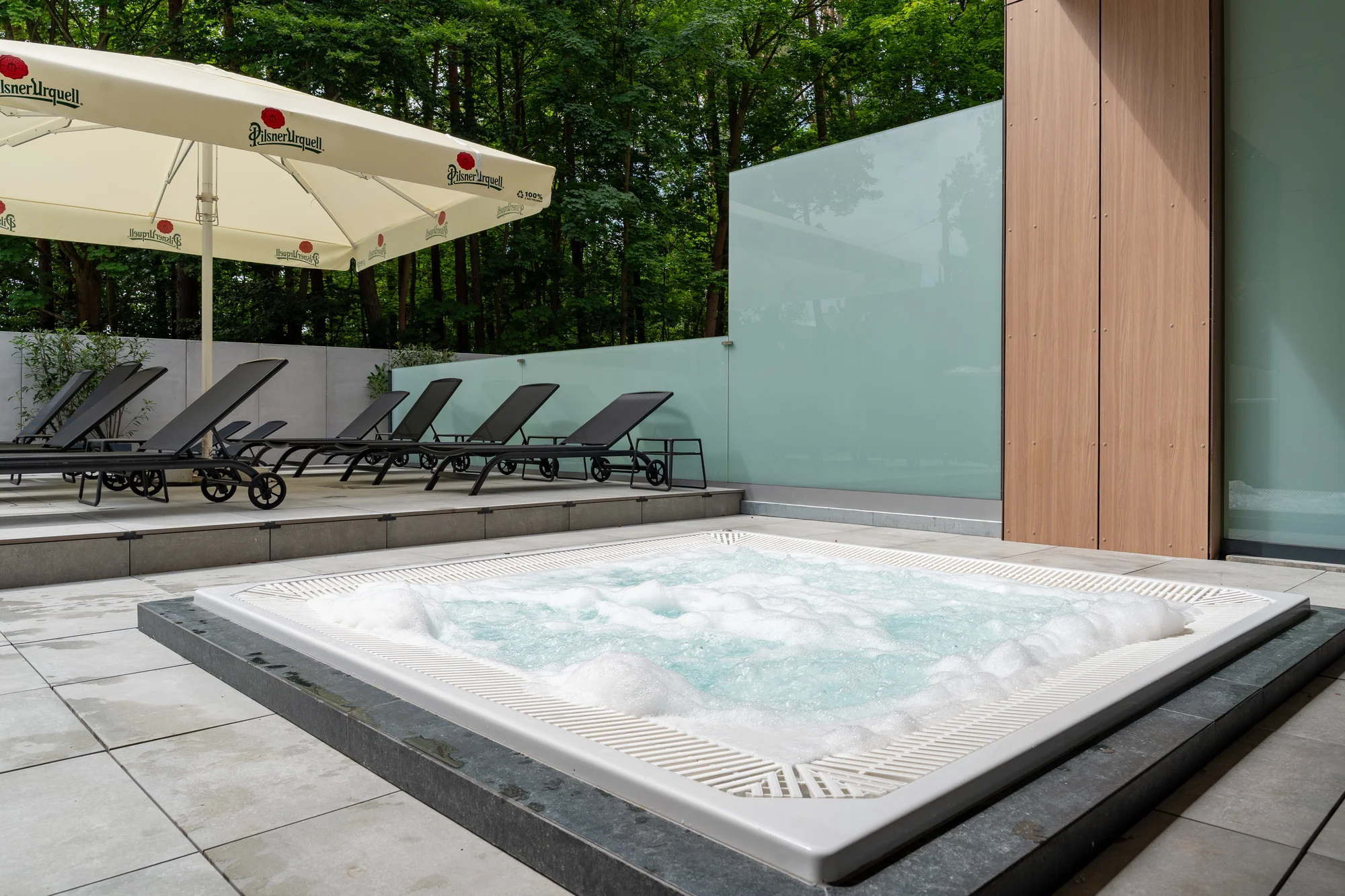 Nové apartmány u Baltu 15 min. od pláže: snídaně, bazény, vířivky a sauna