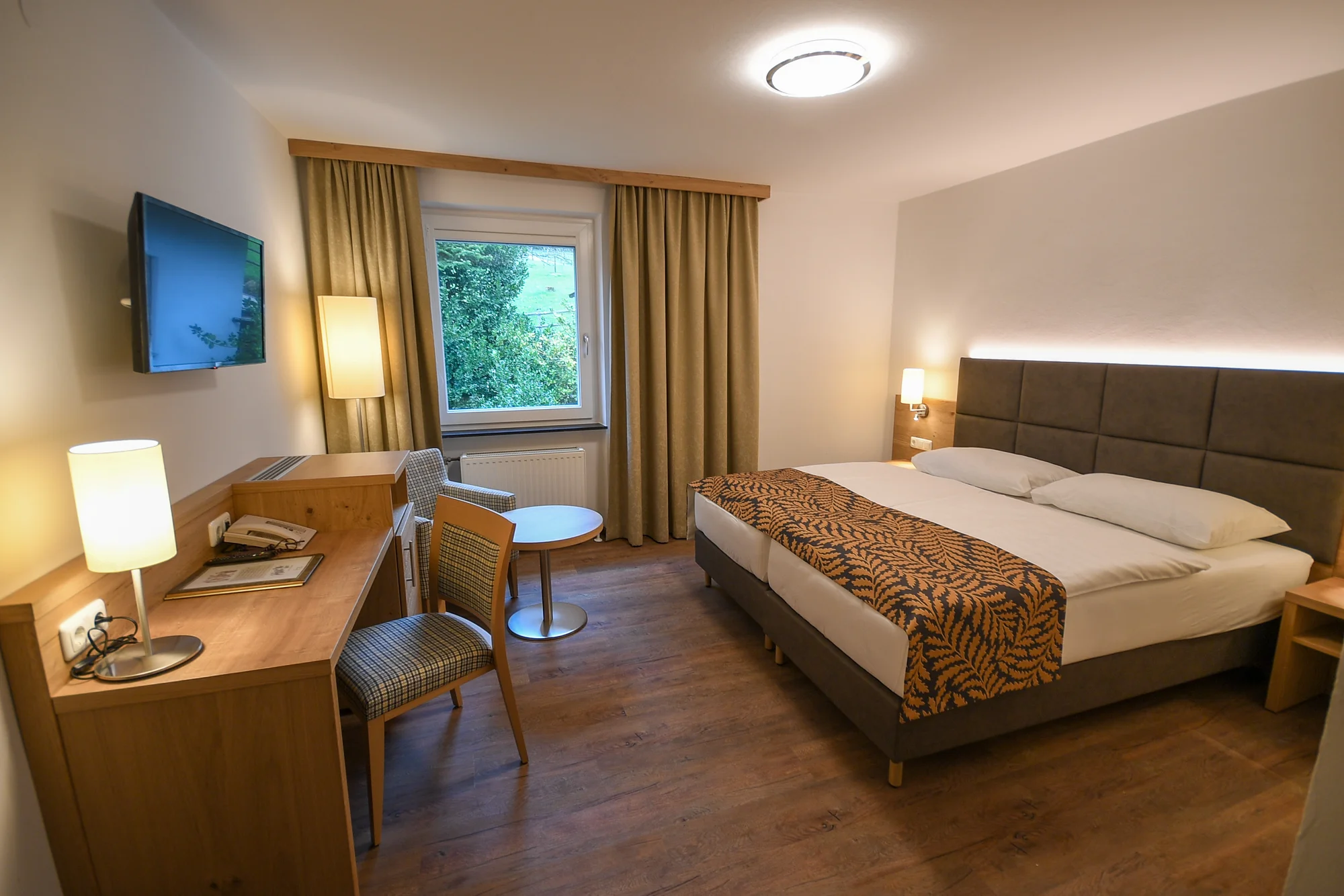 Solná komora a Traunsee: hotel přímo u jezera, neomezený wellness i snídaně