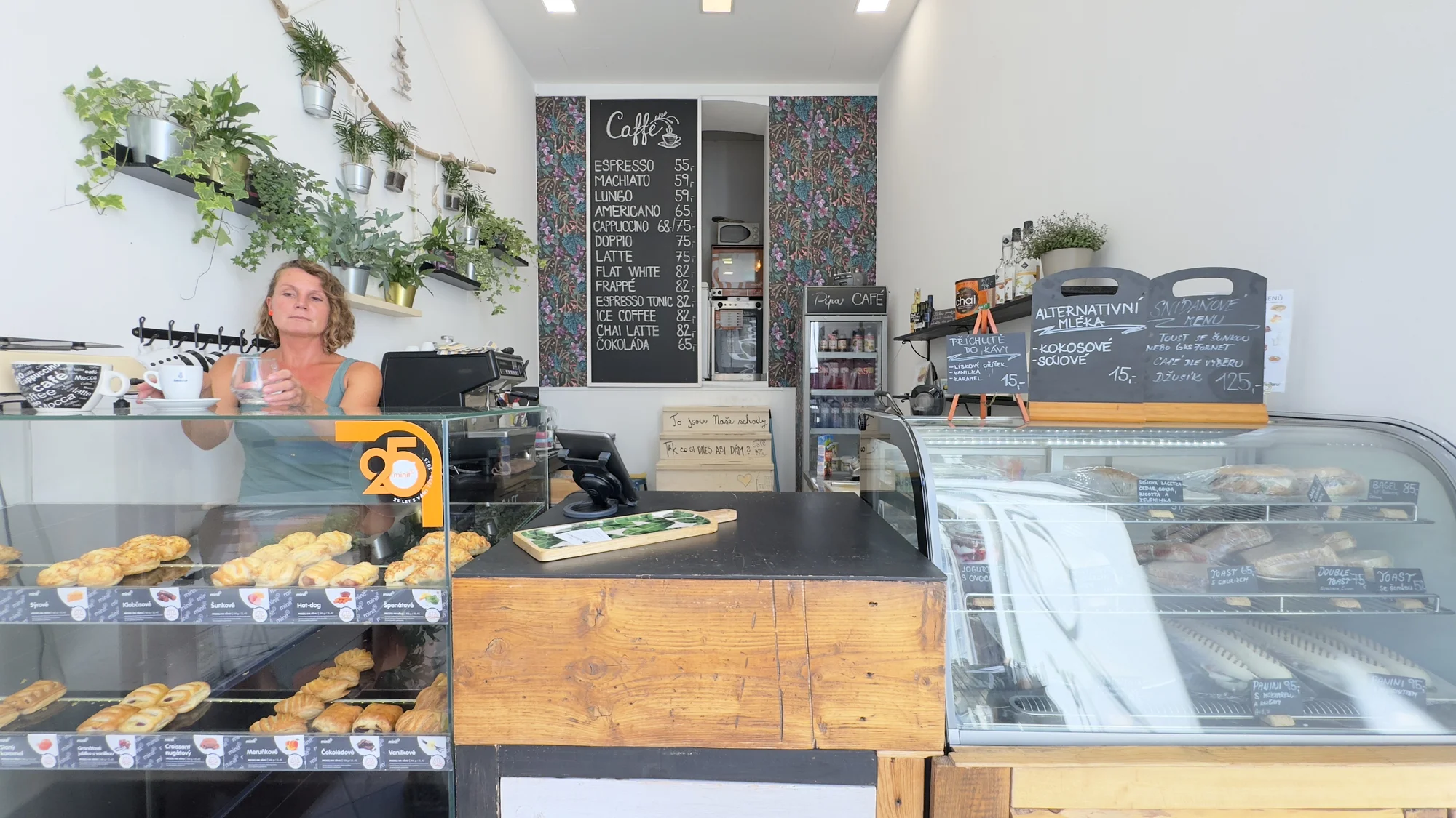 Vouchery na 100 či 300 Kč do kavárny v centru Ostravy: káva, smoothies, bagely ad.