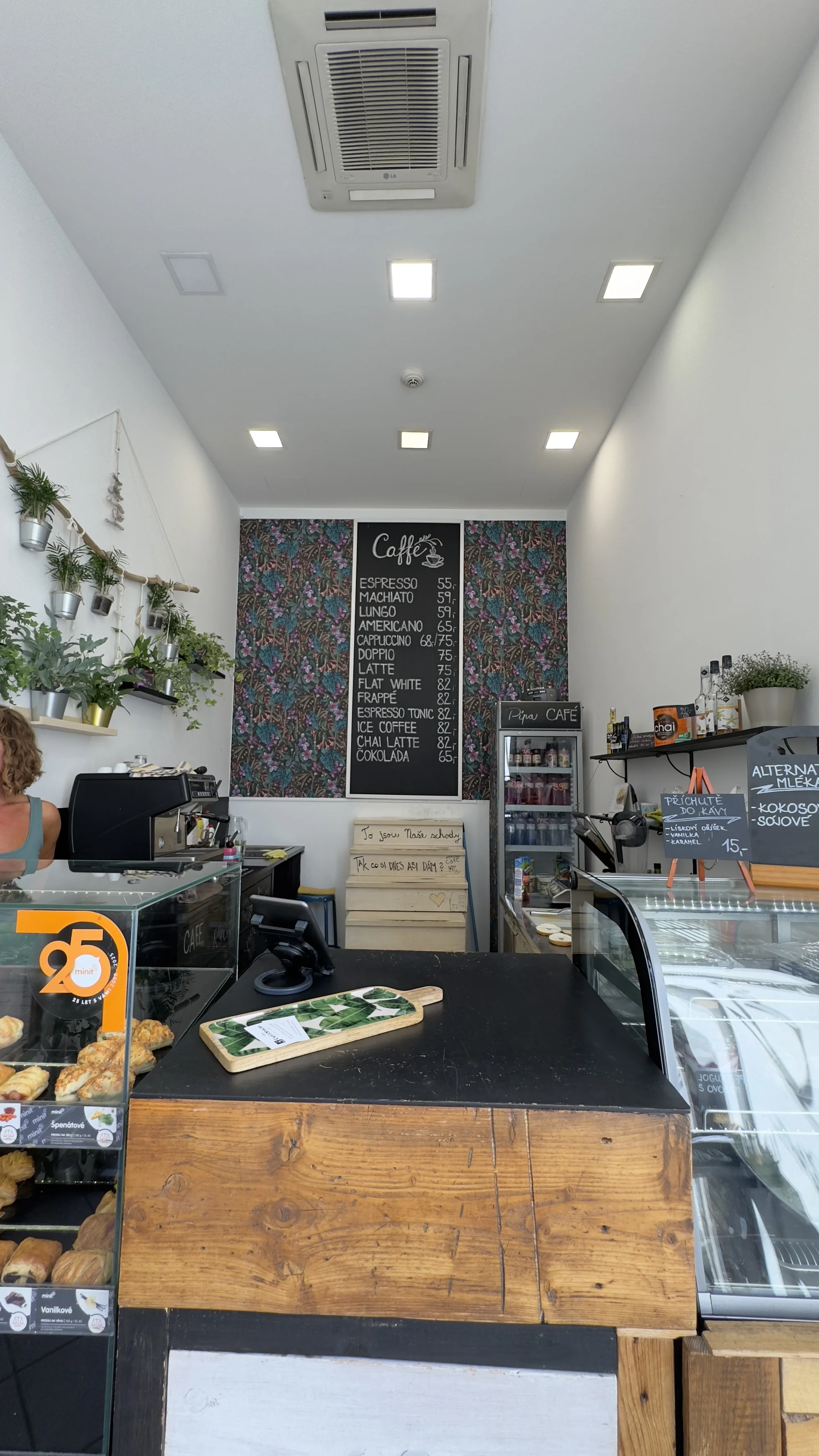 Vouchery na 100 či 300 Kč do kavárny v centru Ostravy: káva, smoothies, bagely ad.