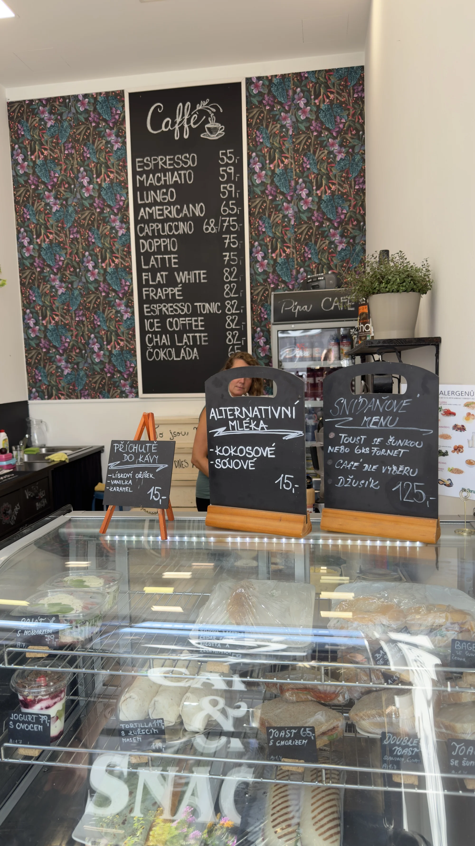 Vouchery na 100 či 300 Kč do kavárny v centru Ostravy: káva, smoothies, bagely ad.