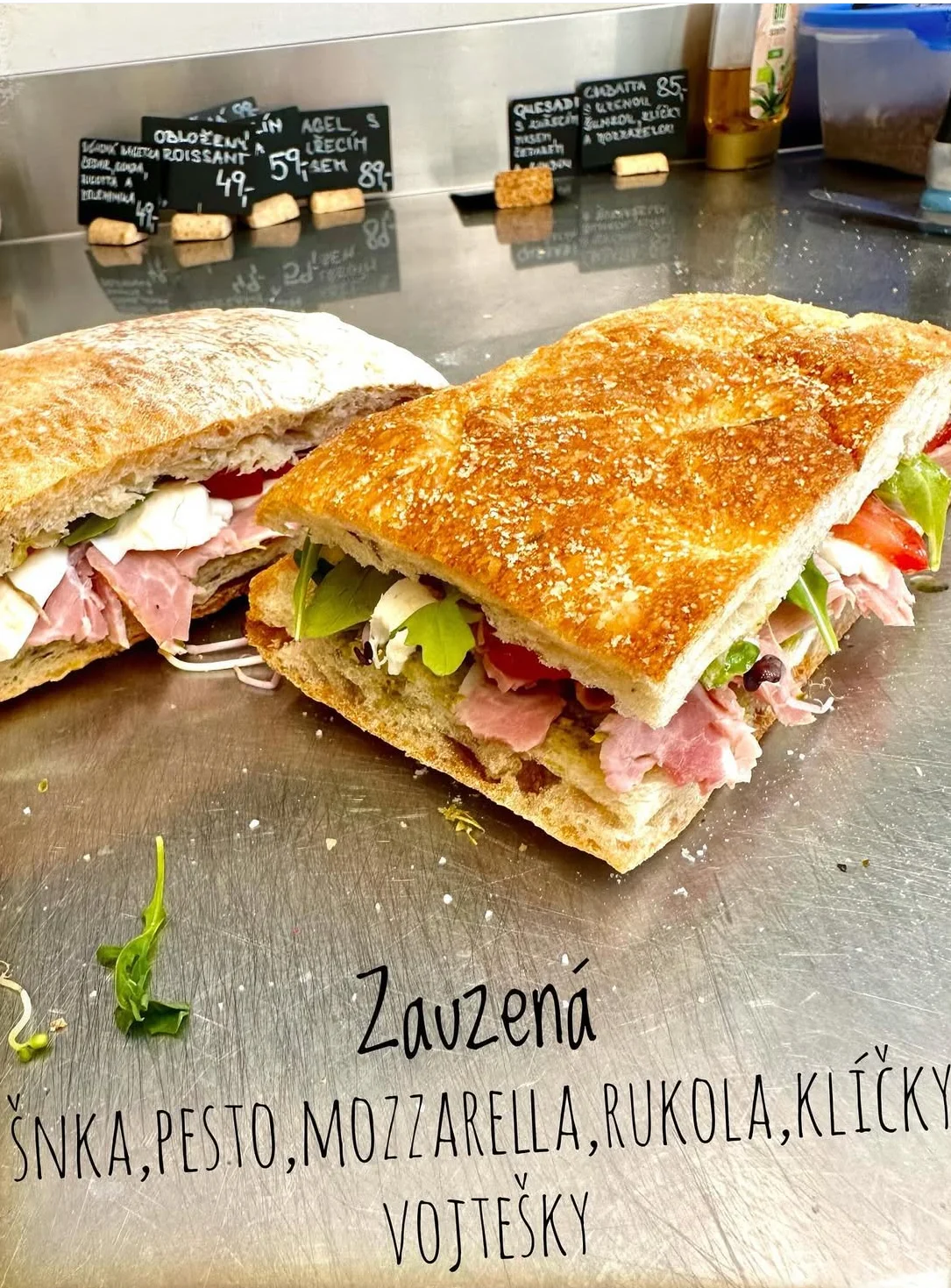 Vouchery na 100 či 300 Kč do kavárny v centru Ostravy: káva, smoothies, bagely ad.