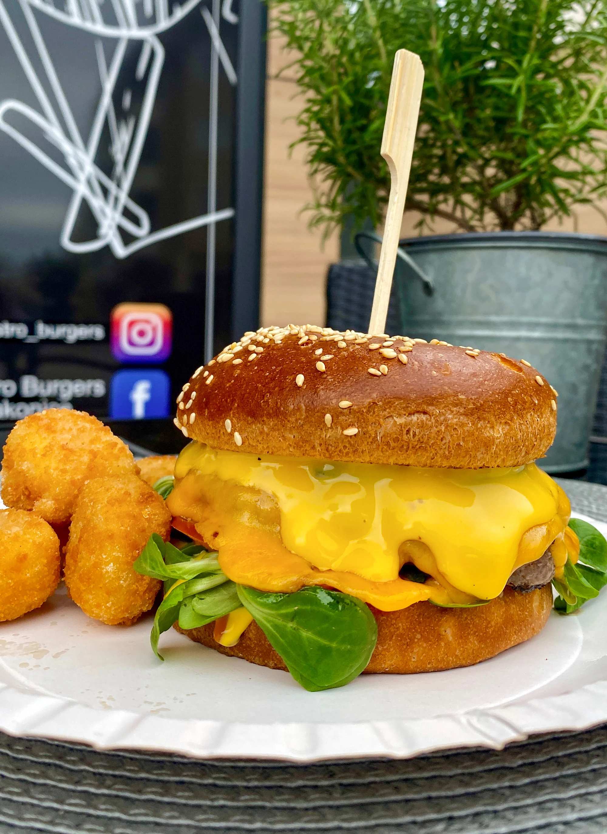 Otevřené vouchery na jídlo i nápoje v restauraci Maestro Burgers: 300-1000 Kč