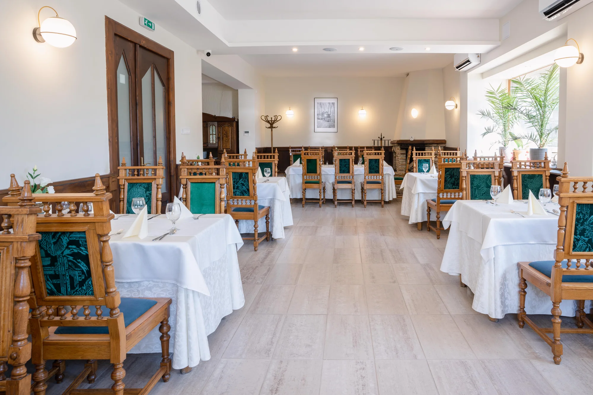 Zrekonstruovaný hotel v maďarském Miskolci: snídaně či polopenze, lázně a krásná příroda pohoří Bükk