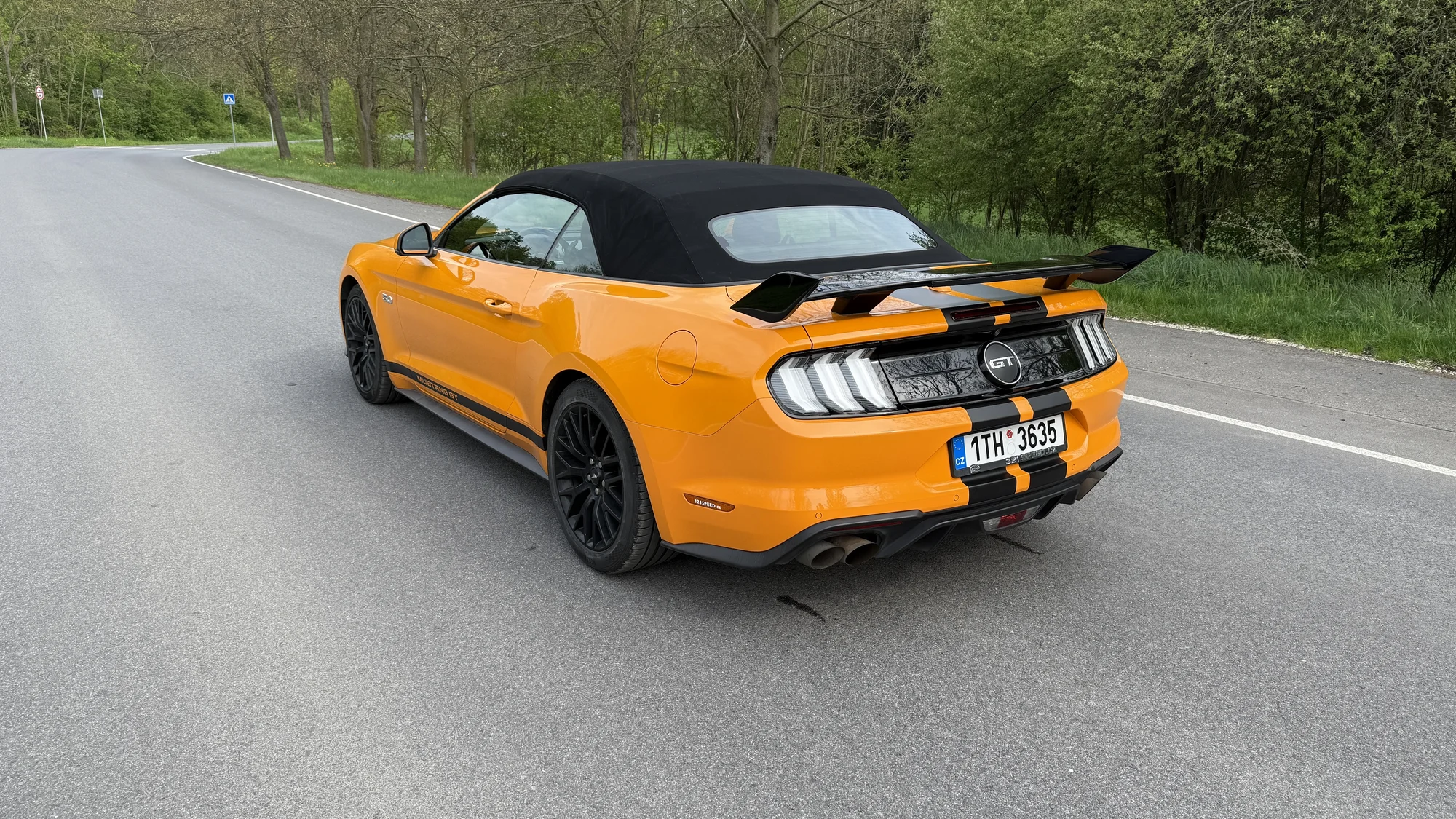 Jízda, na kterou nezapomenete: Ford Mustang GT 5.0 V8 Cabrio 450 koní na 12 i 24 hodin