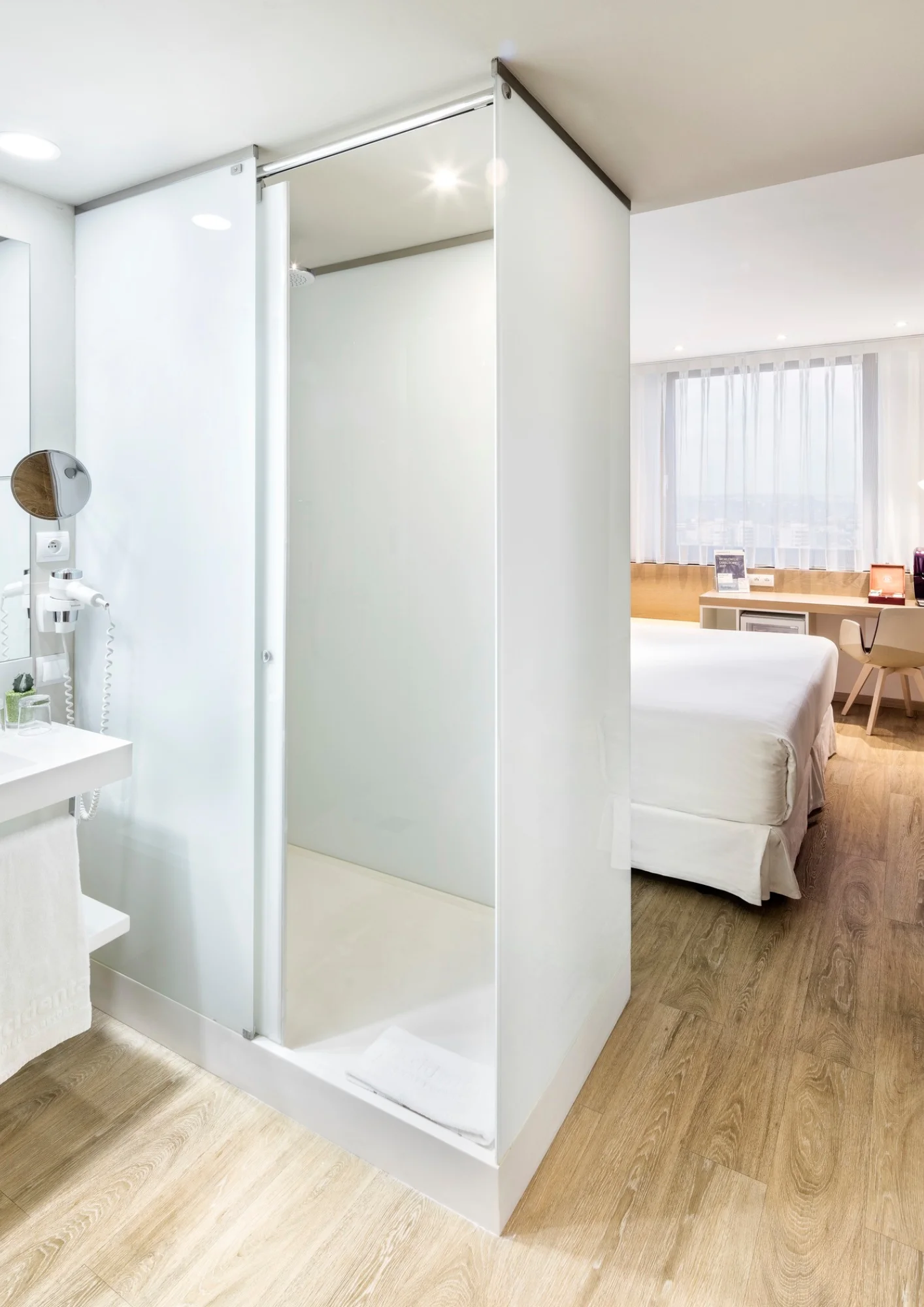 4* luxus v Praze pro pár i rodinu: snídaně či polopenze a moderní pokoje, do konce srpna možnost parkování zdarma