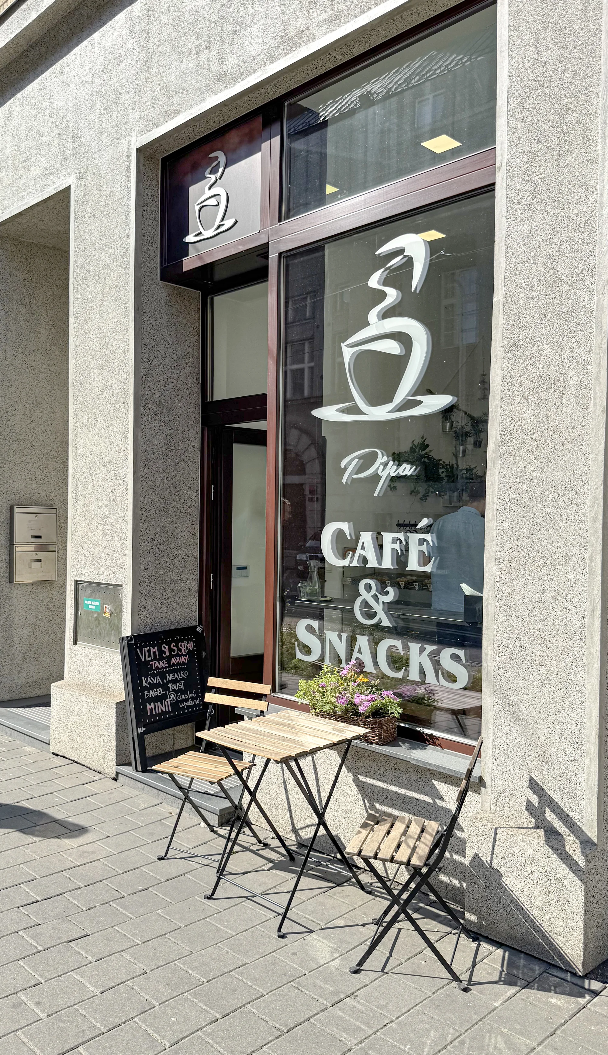 Vouchery na 100 či 300 Kč do kavárny v centru Ostravy: káva, smoothies, bagely ad.