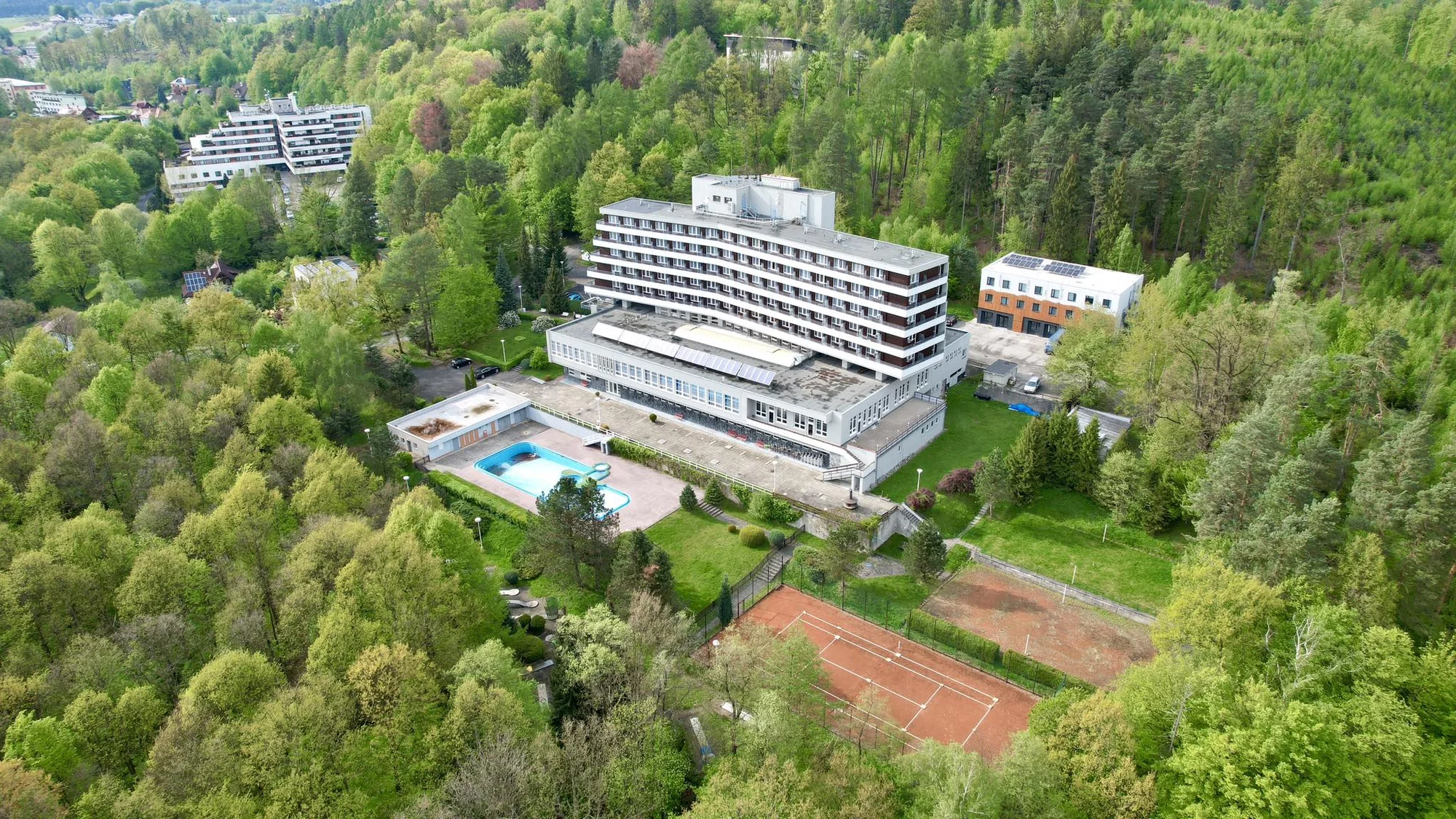 Pobyt v Rožnově pod Radhoštěm: jednoduché ubytování až pro 10 osob a možnost snídaně ve 4* hotelu
