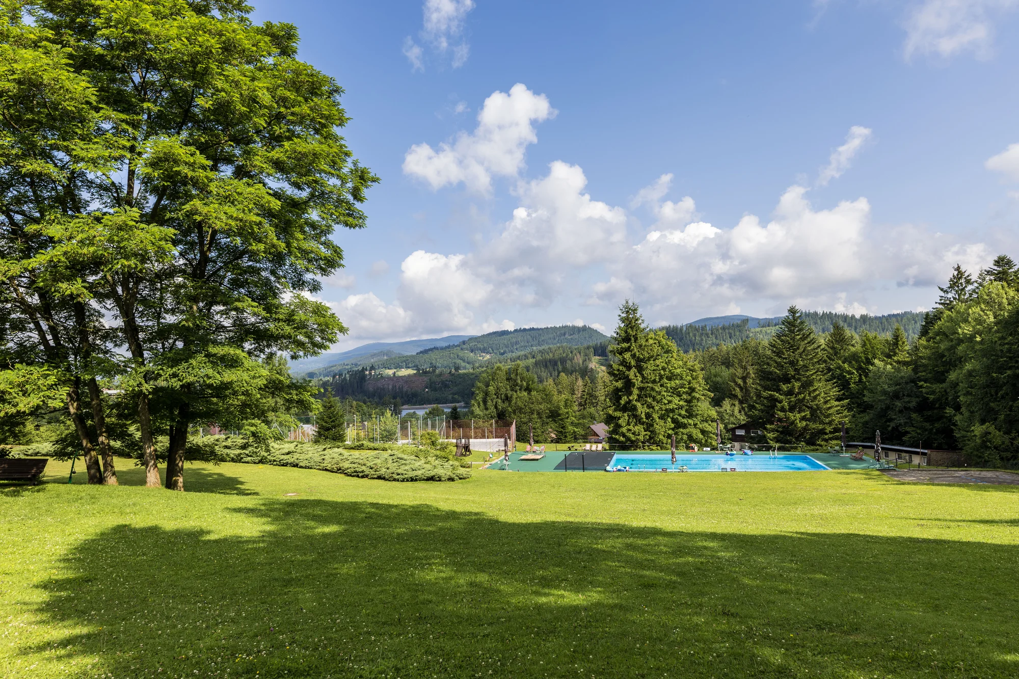 Pobyt v Beskydech v resortu u přehrady: jídlo, neomezený wellness s bazénem a bohaté vyžití
