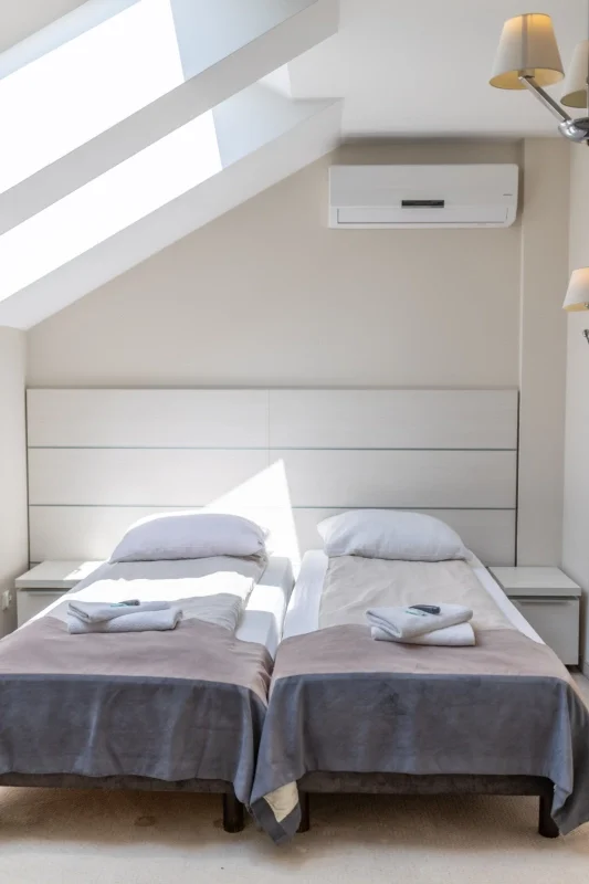 Pobyt ve městě Graboszyce: hotel se snídaní či polopenzí; pokoj, apartmán či rodinný domek, 10 km od Energylandie