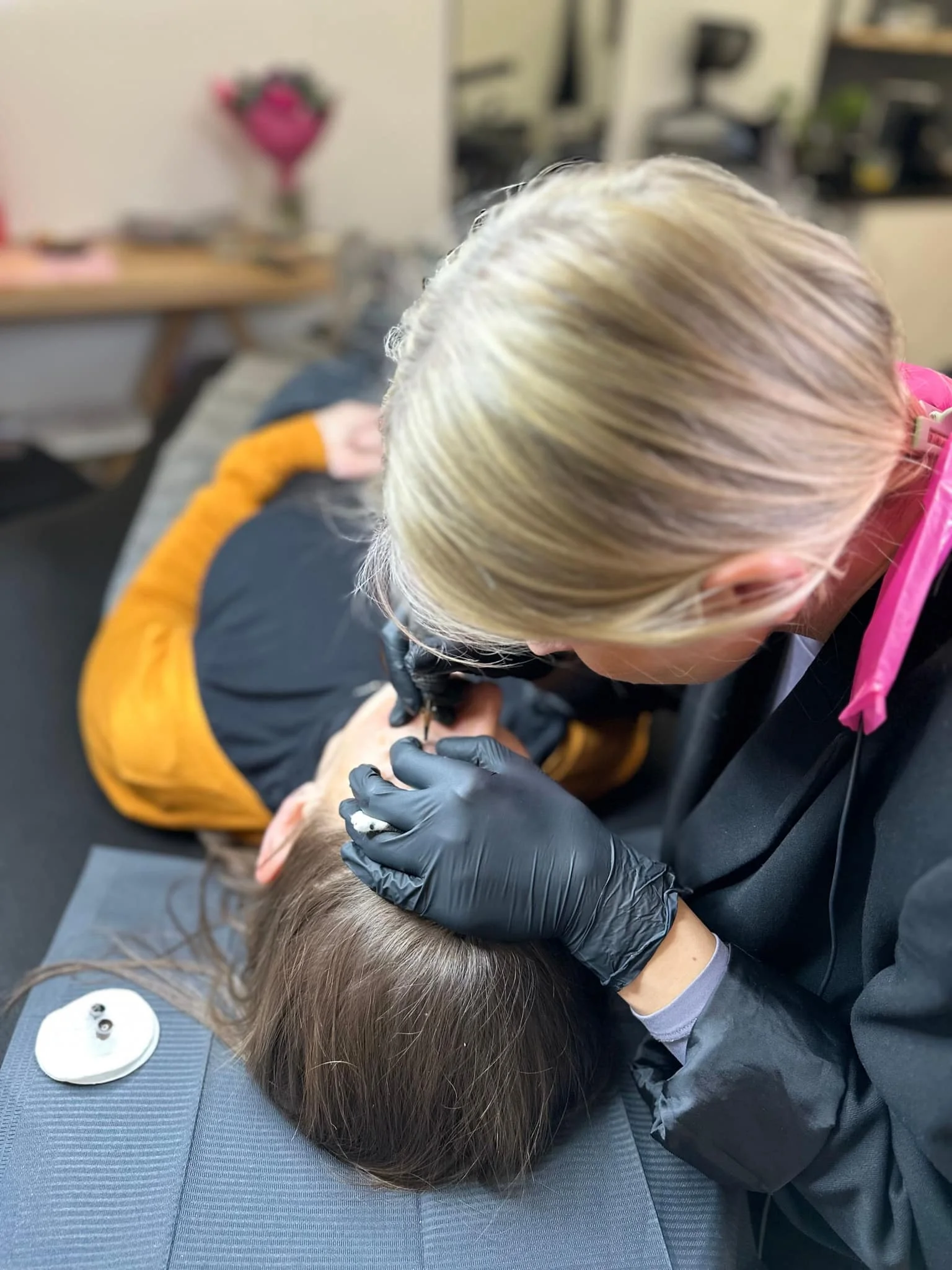 Permanentní make-up: rty nebo microblading či shading obočí vč. péče