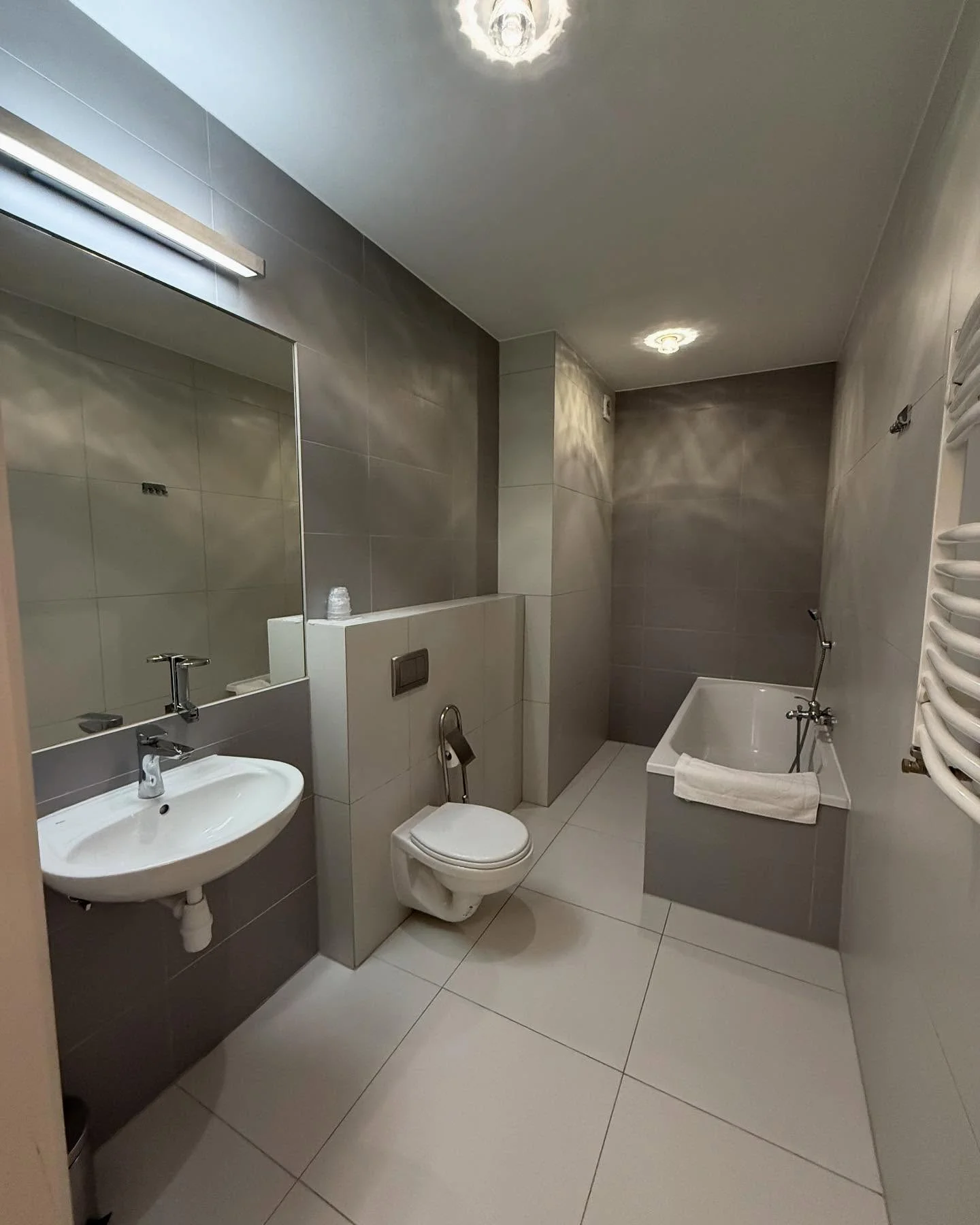 Pobyt ve městě Graboszyce: hotel se snídaní či polopenzí; pokoj, apartmán či rodinný domek, 10 km od Energylandie