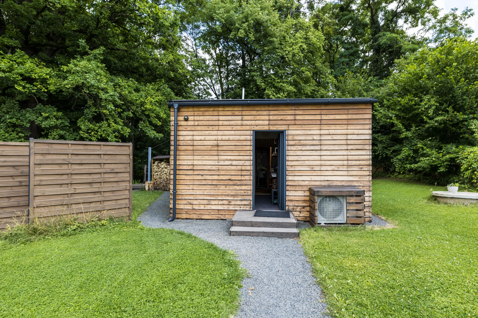 Relax v podhůří Beskyd: pobyt v moderní jurtě s privátní saunou a snídaní až pro 4 osoby