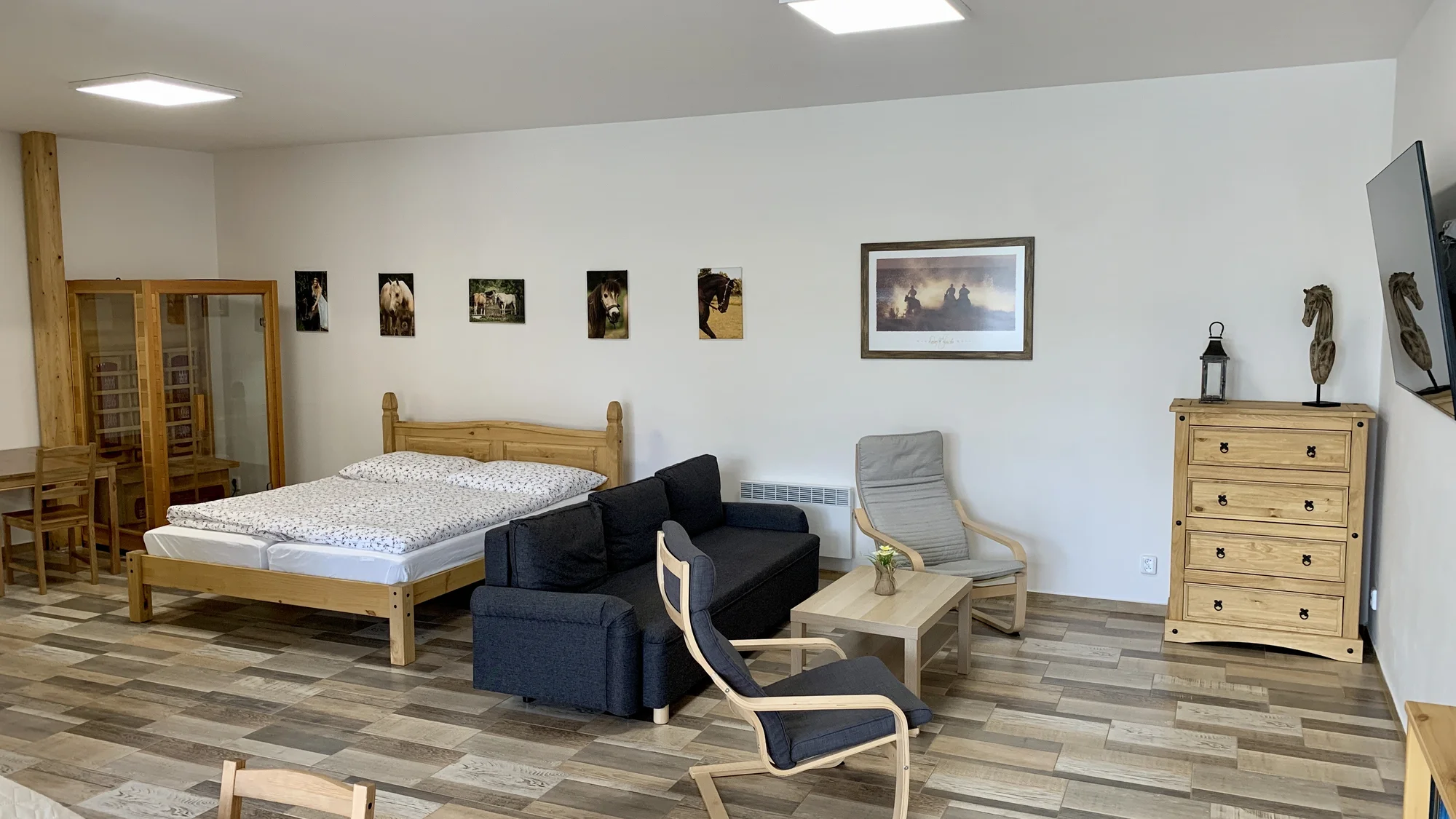 Pobyt na statku pod Brdy: vybavené apartmány až pro 5 osob i vyjížďka na koních