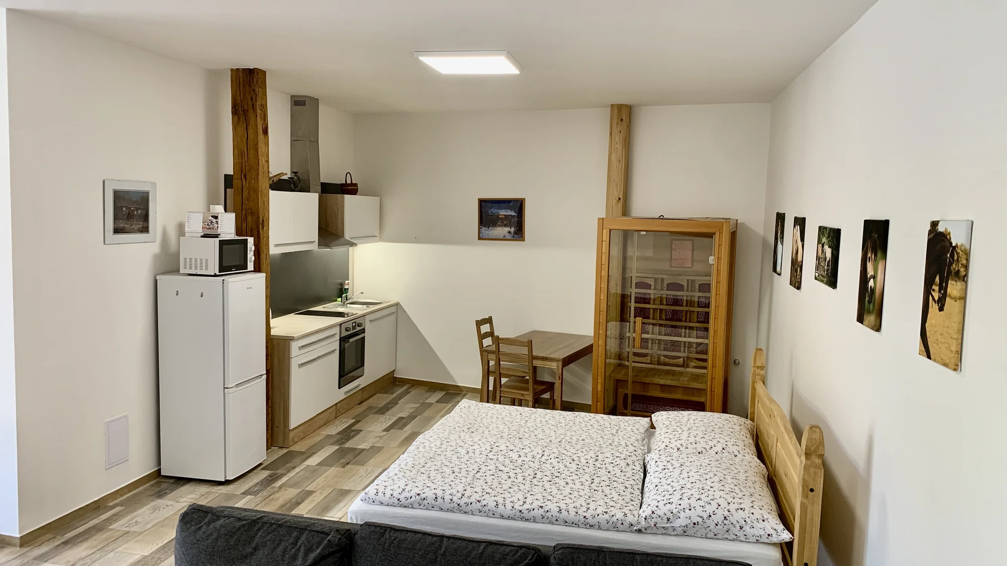 Pobyt na statku pod Brdy: vybavené apartmány až pro 5 osob i vyjížďka na koních