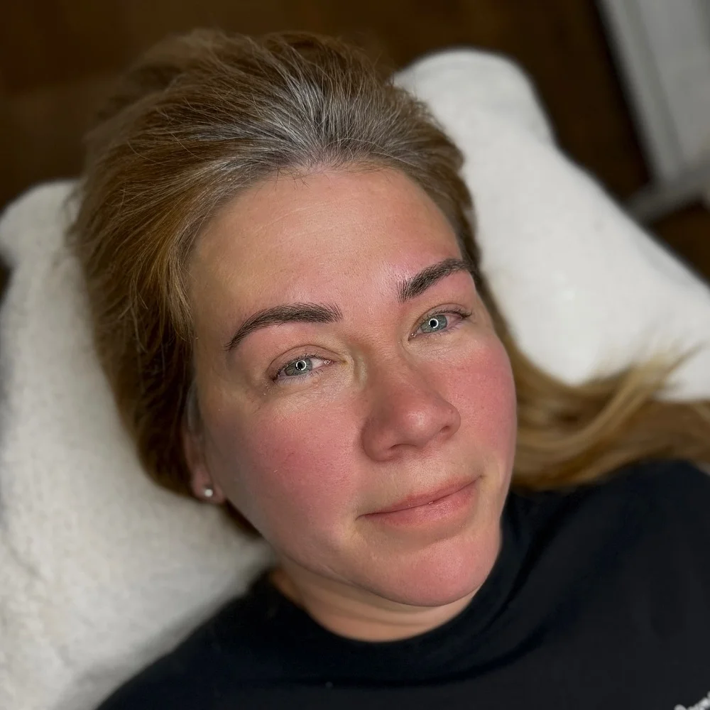 Dokonalý pohled a smyslný úsměv: permanentní make-up obočí nebo rtů