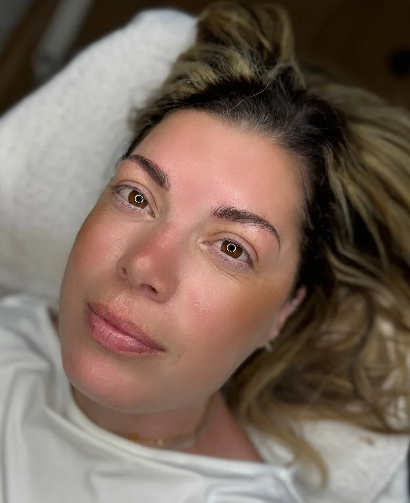 Dokonalý pohled a smyslný úsměv: permanentní make-up obočí nebo rtů