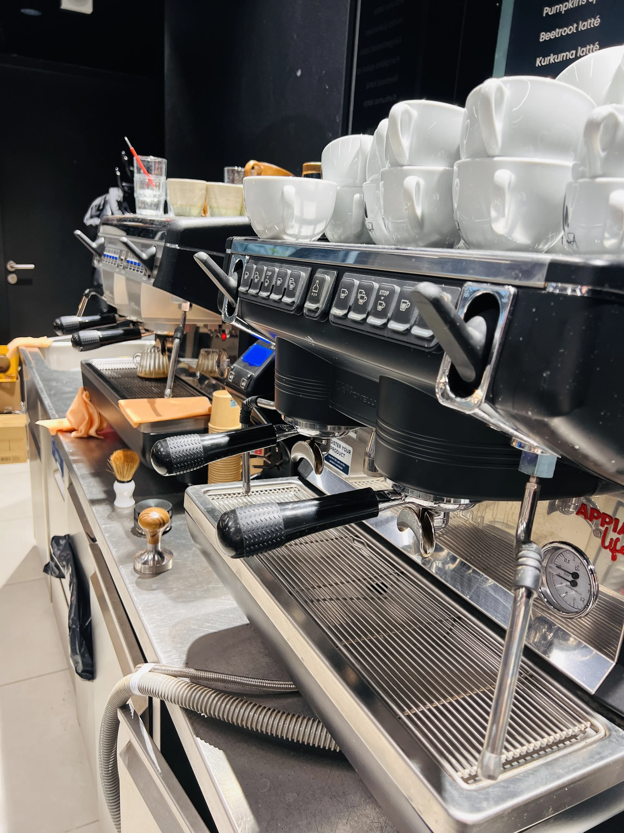 Dárek pro milovníky kávy: baristický kurz pro začátečníky, domácí příprava espressa i latte art