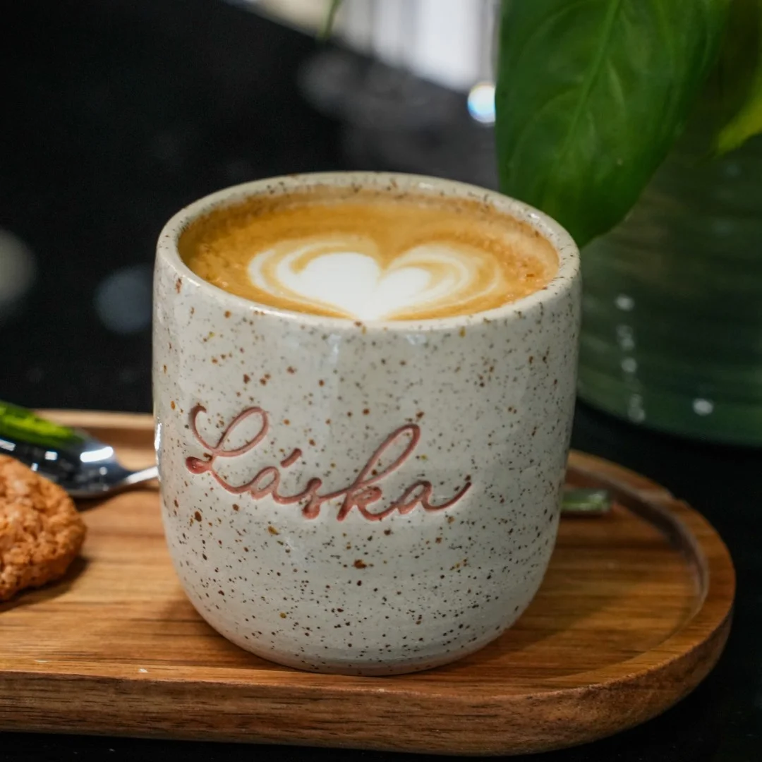 Dárek pro milovníky kávy: baristický kurz pro začátečníky, domácí příprava espressa i latte art